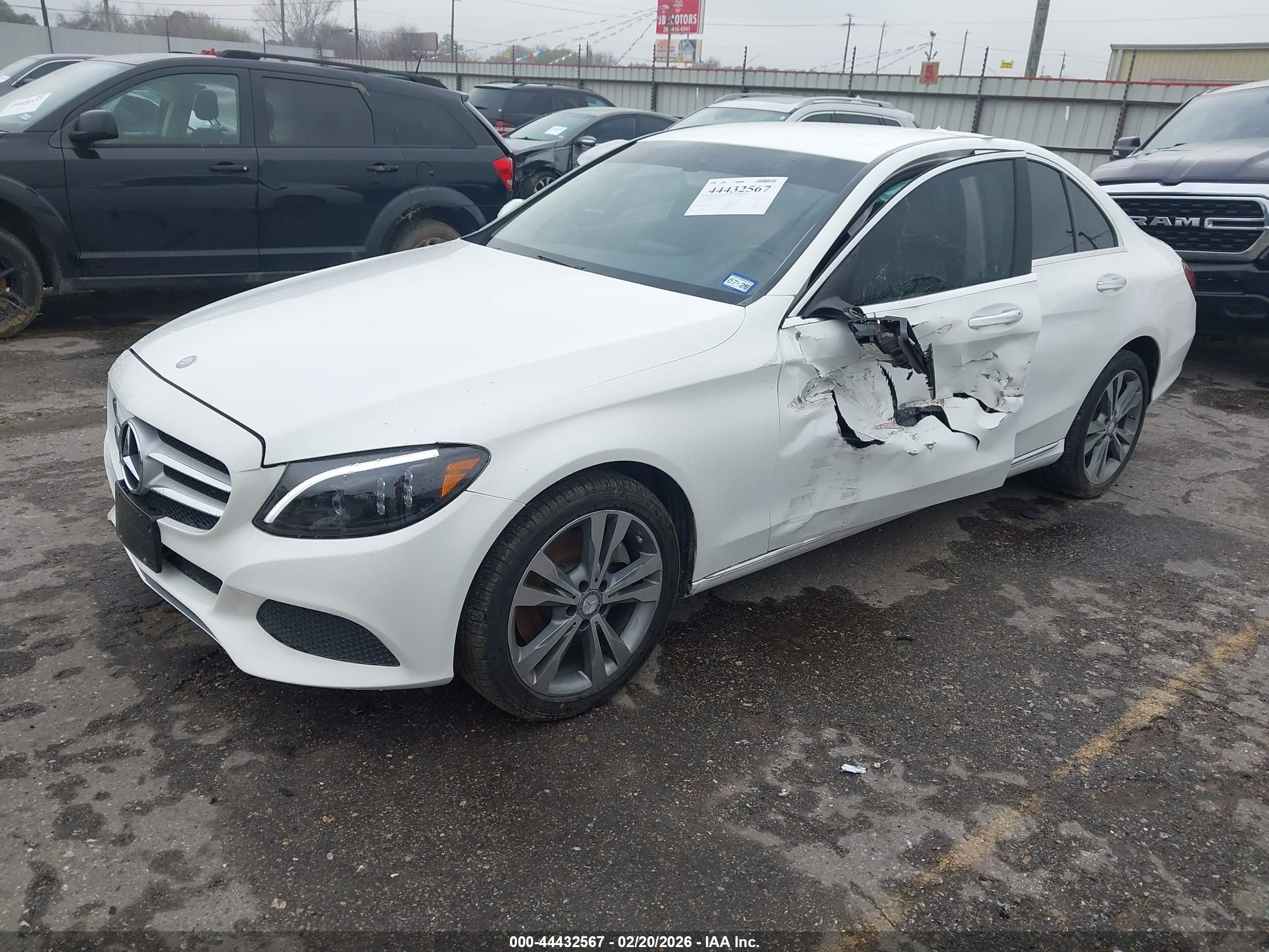 MERCEDES-BENZ C image 2