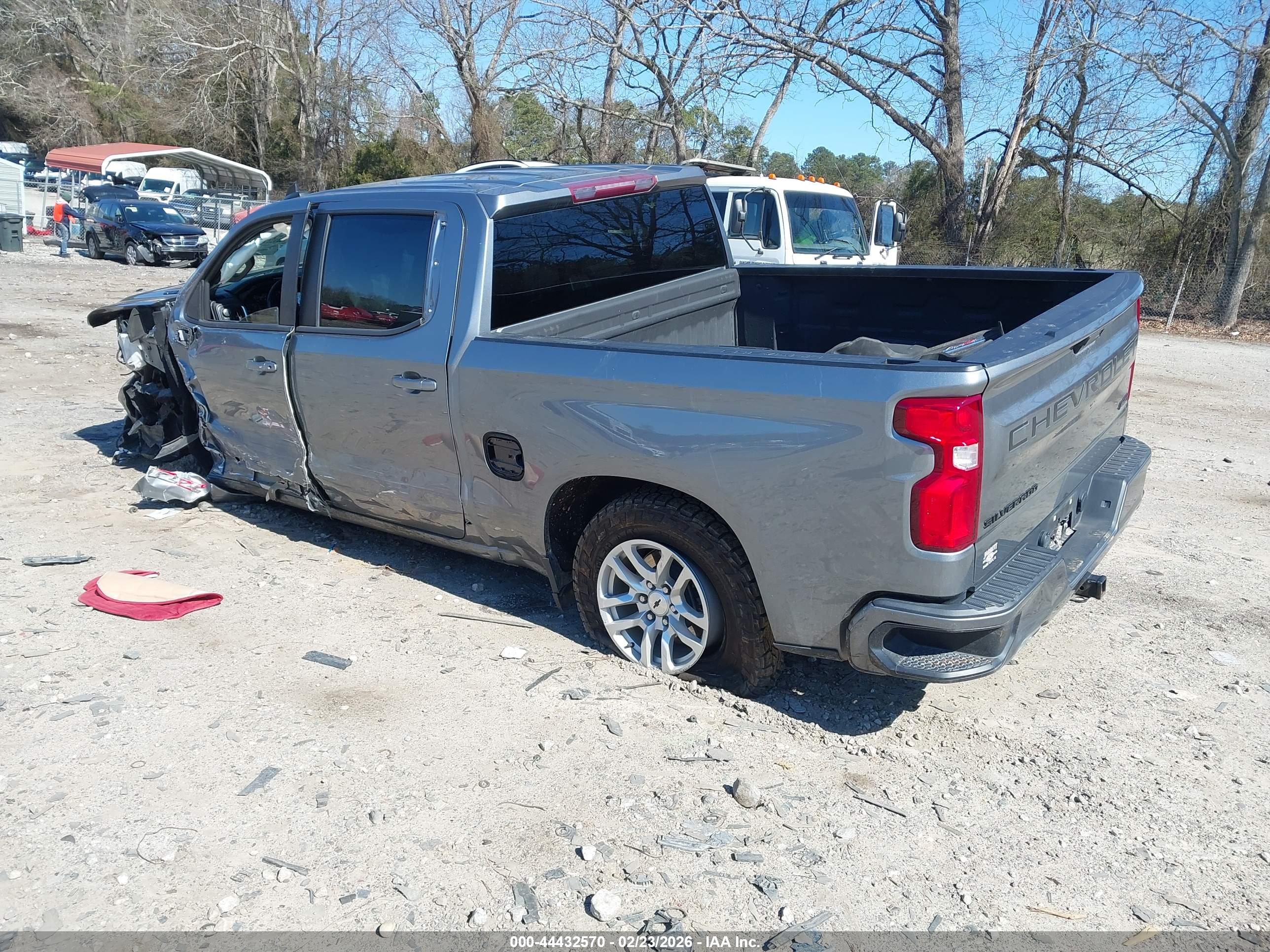 CHEVROLET SILVERADO image 3
