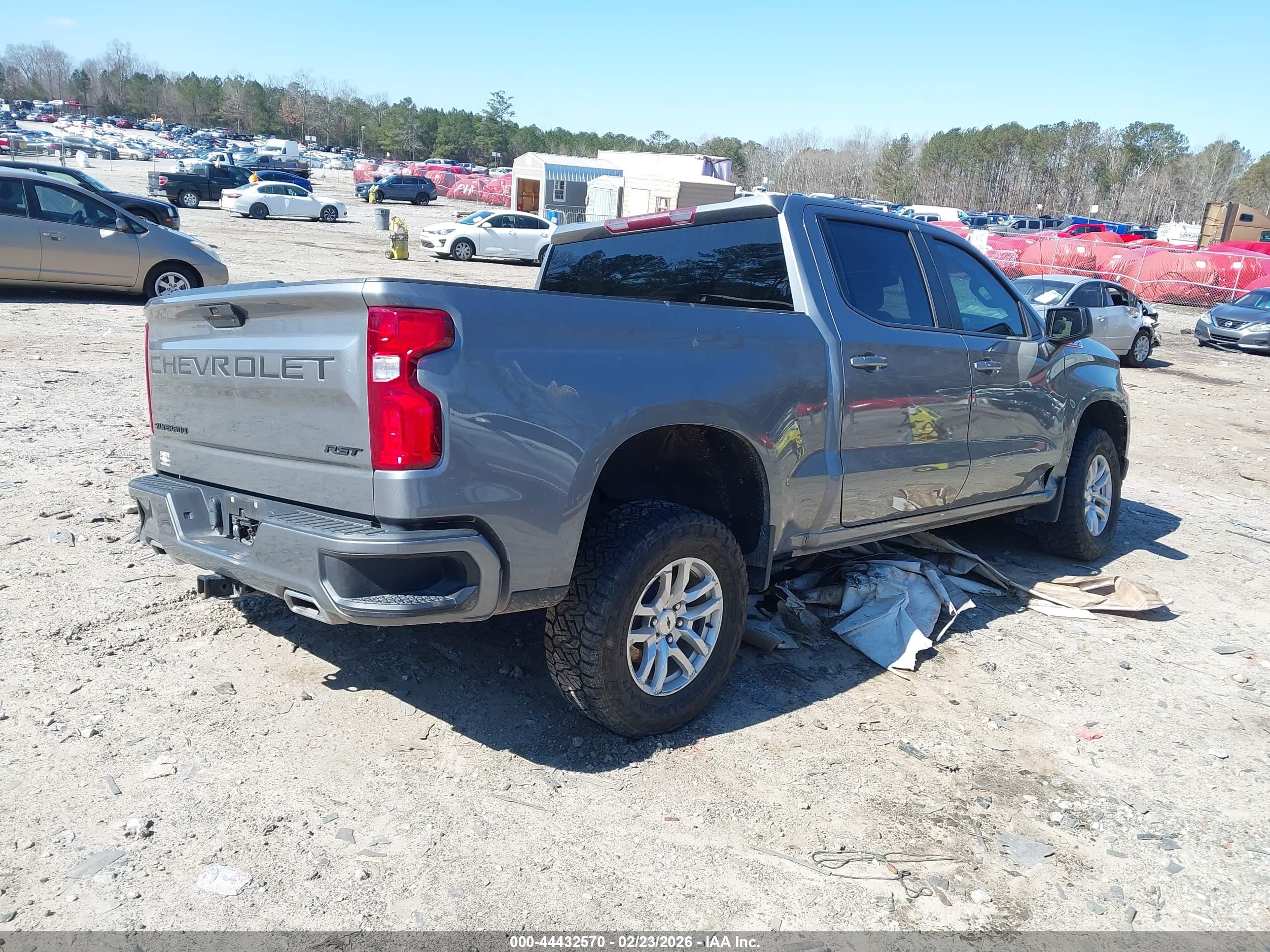 CHEVROLET SILVERADO image 4