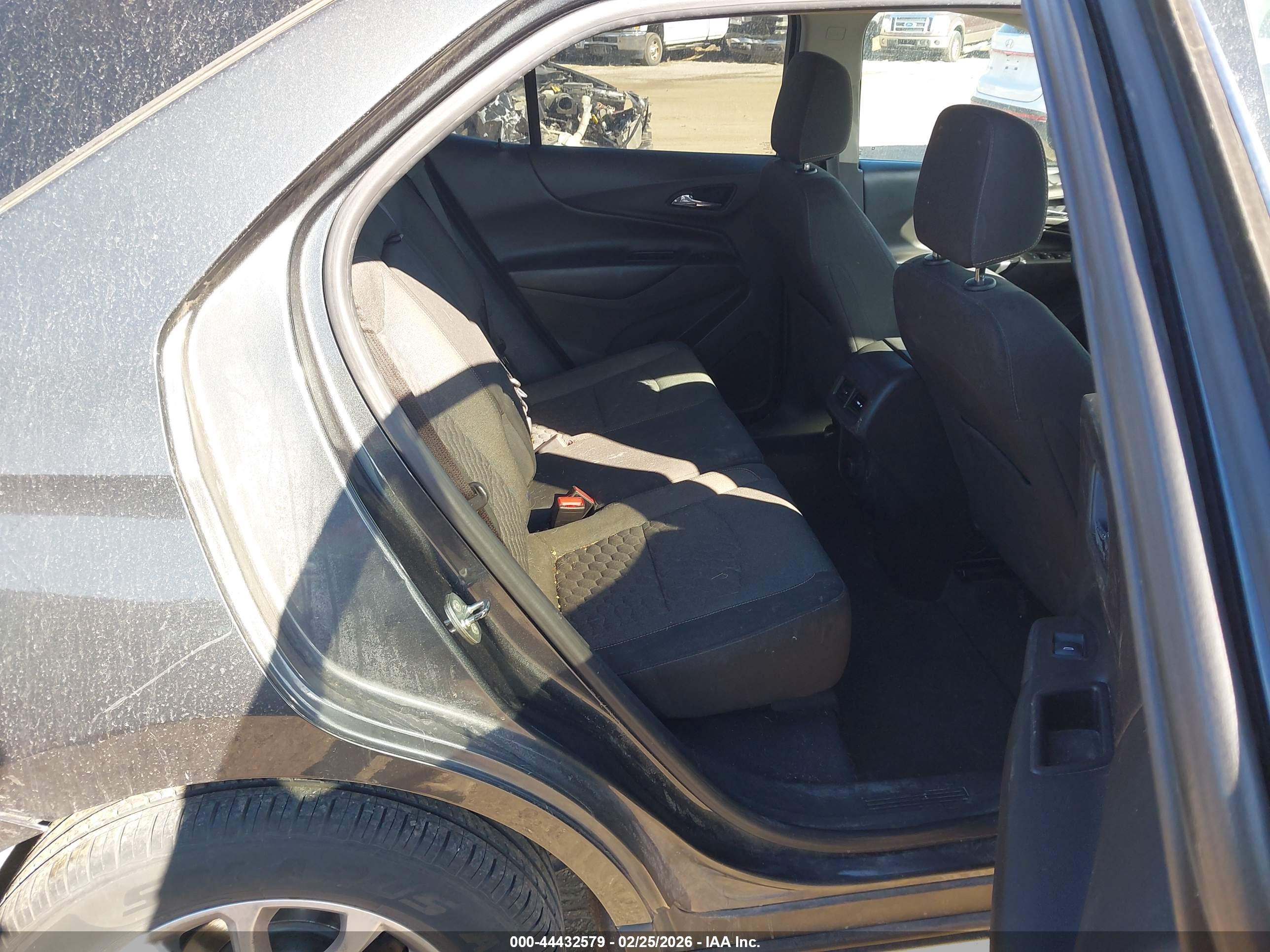 CHEVROLET EQUINOX image 8