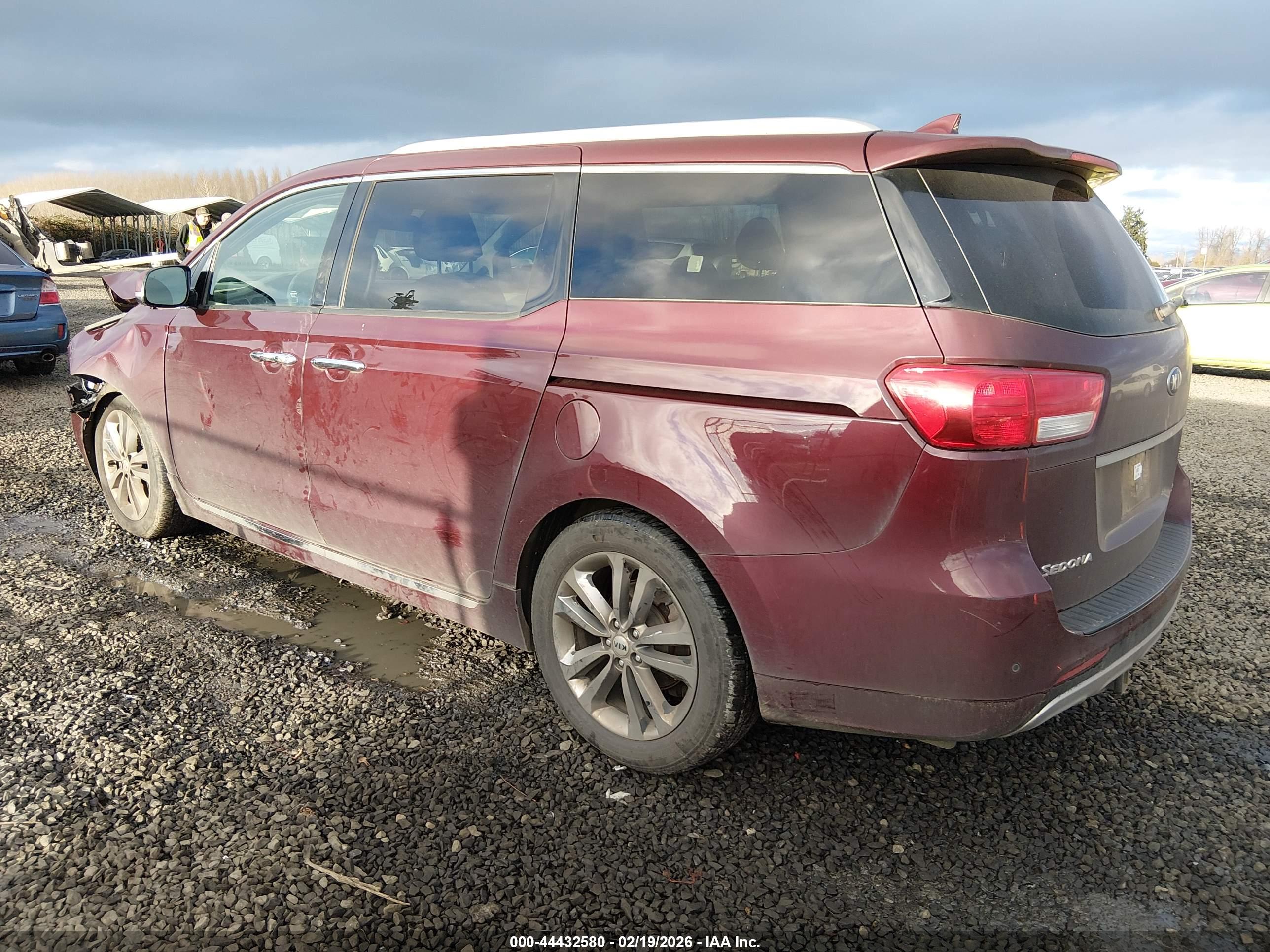 KIA SEDONA image 3