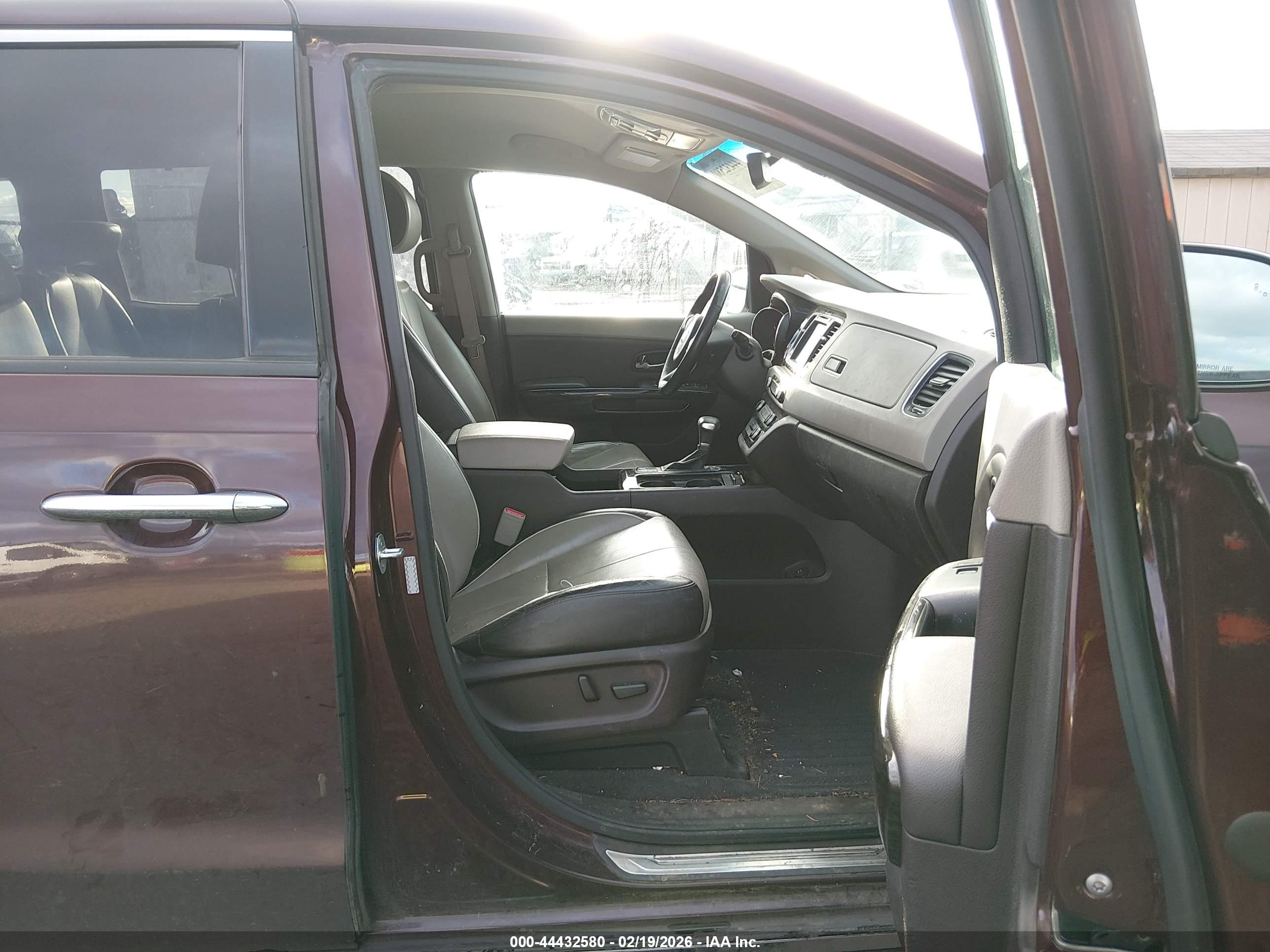 KIA SEDONA image 5