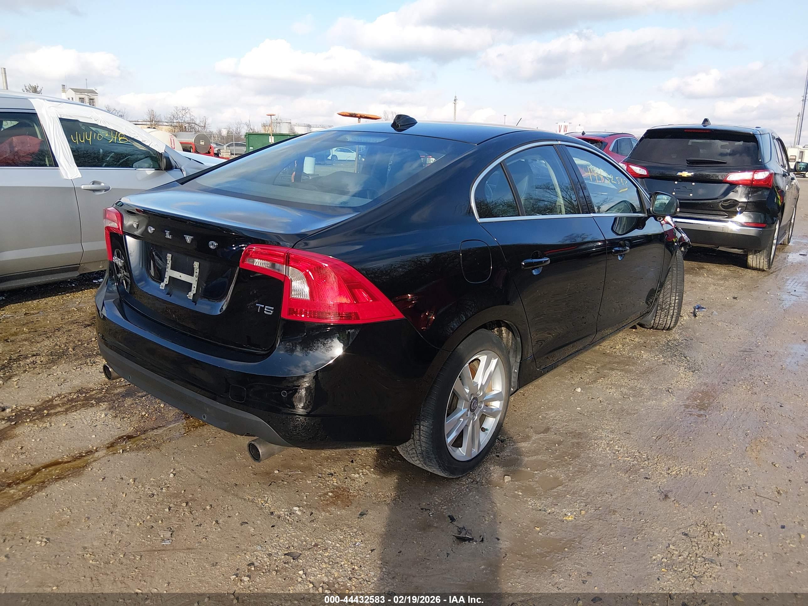 VOLVO S60 image 4
