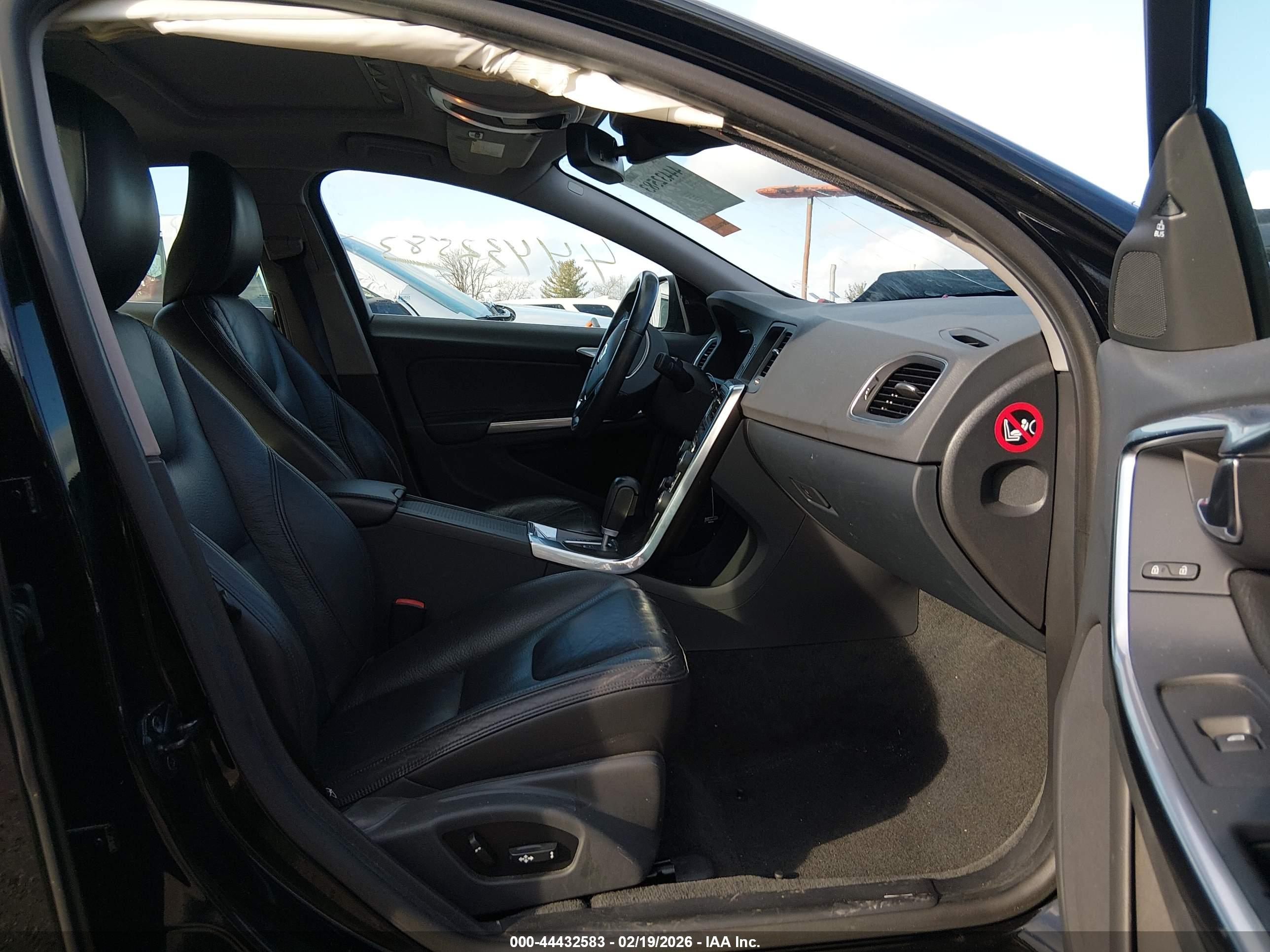 VOLVO S60 image 5