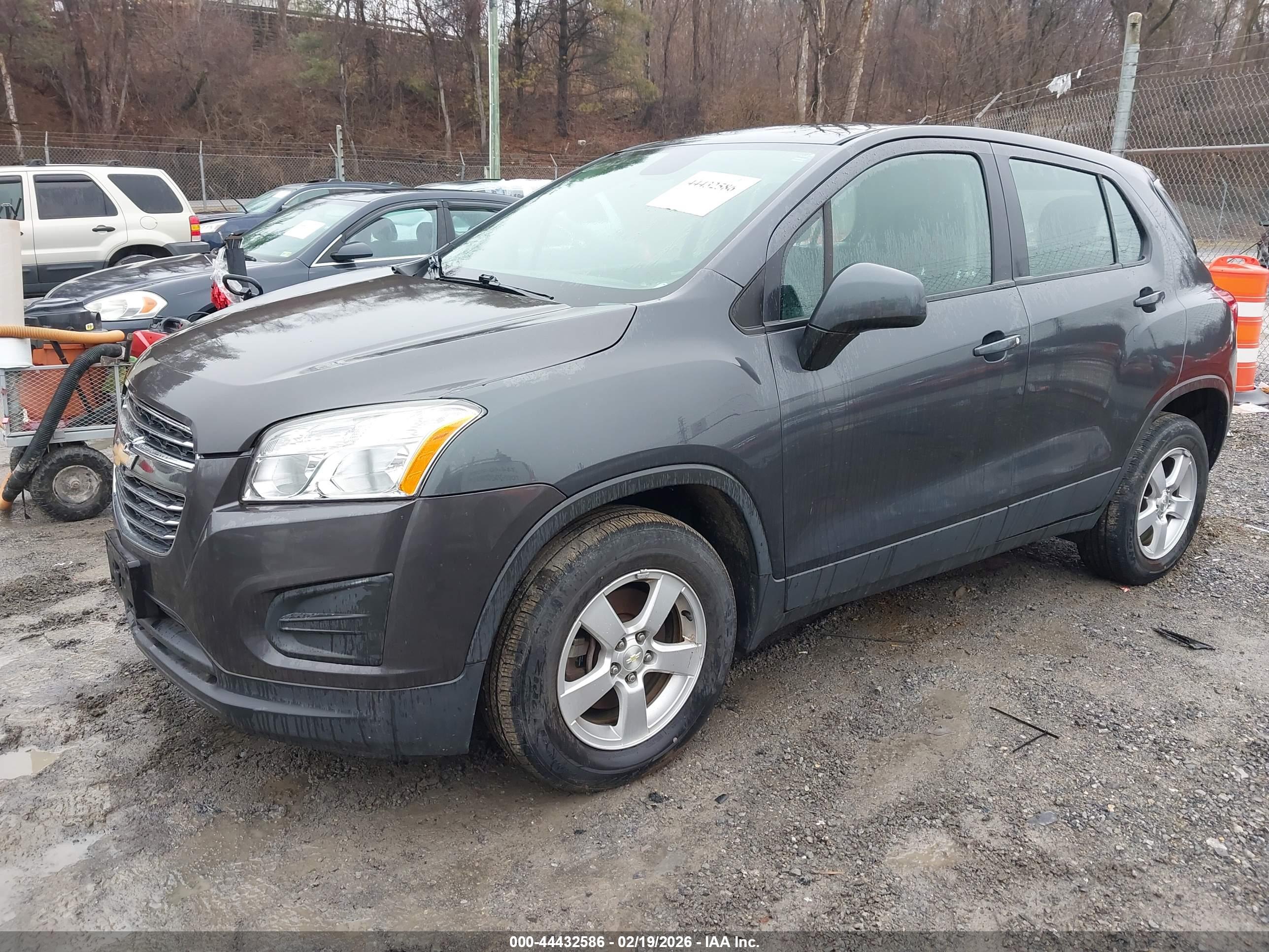 CHEVROLET TRAX image 2