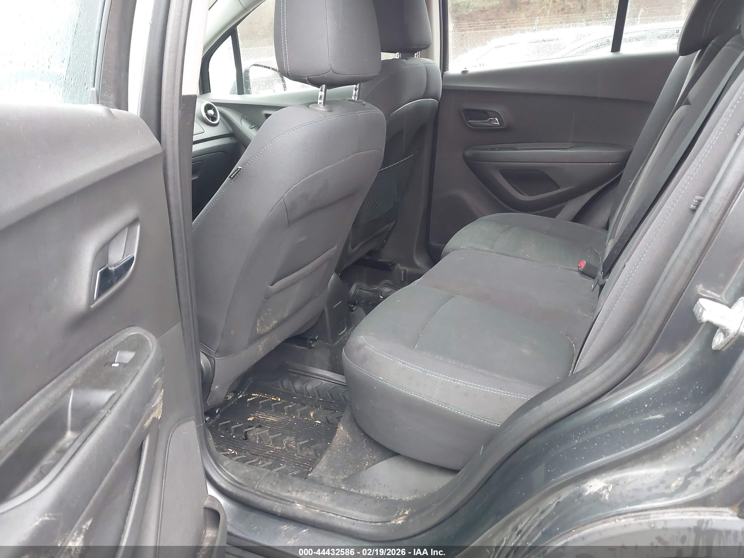 CHEVROLET TRAX image 8
