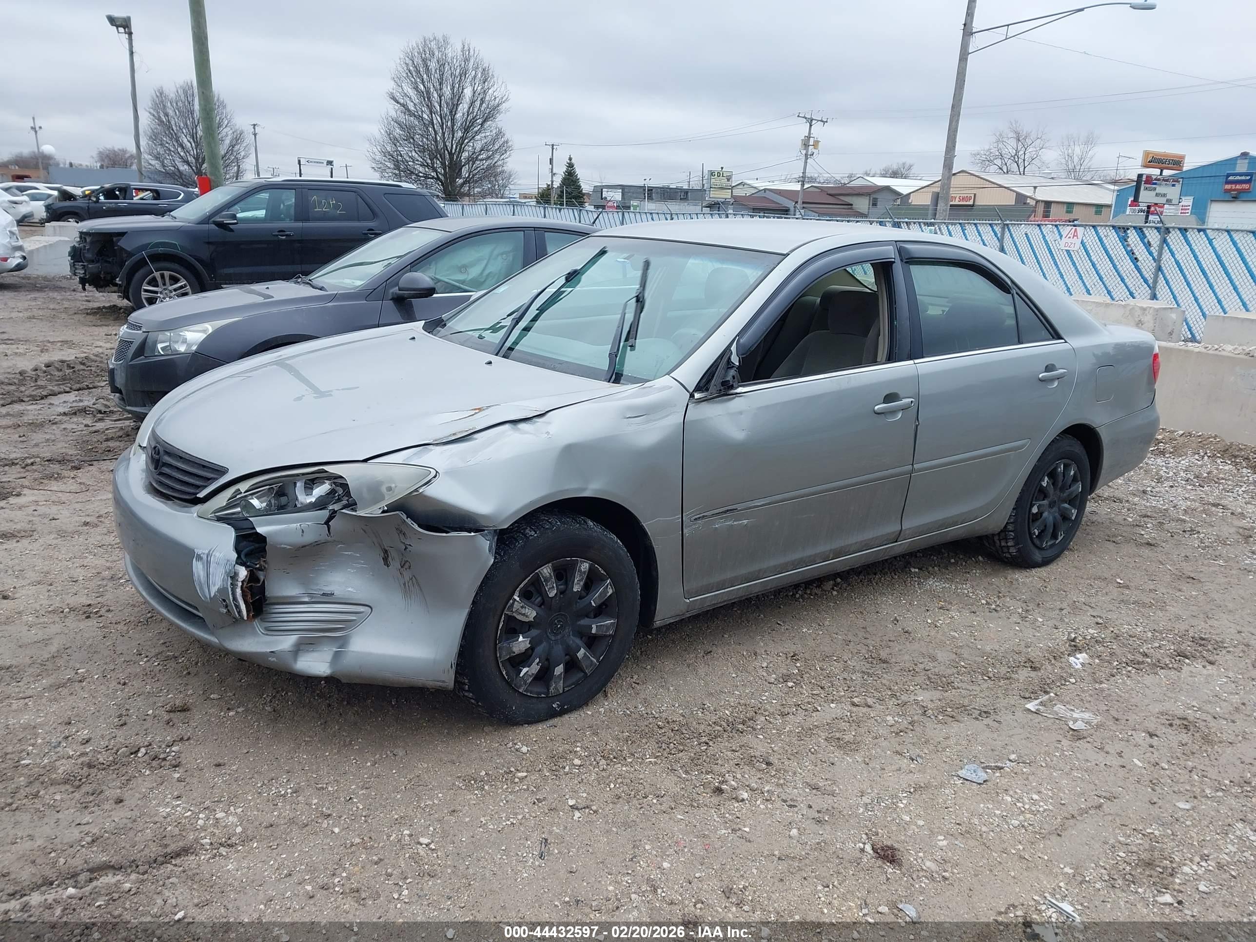 TOYOTA CAMRY image 2
