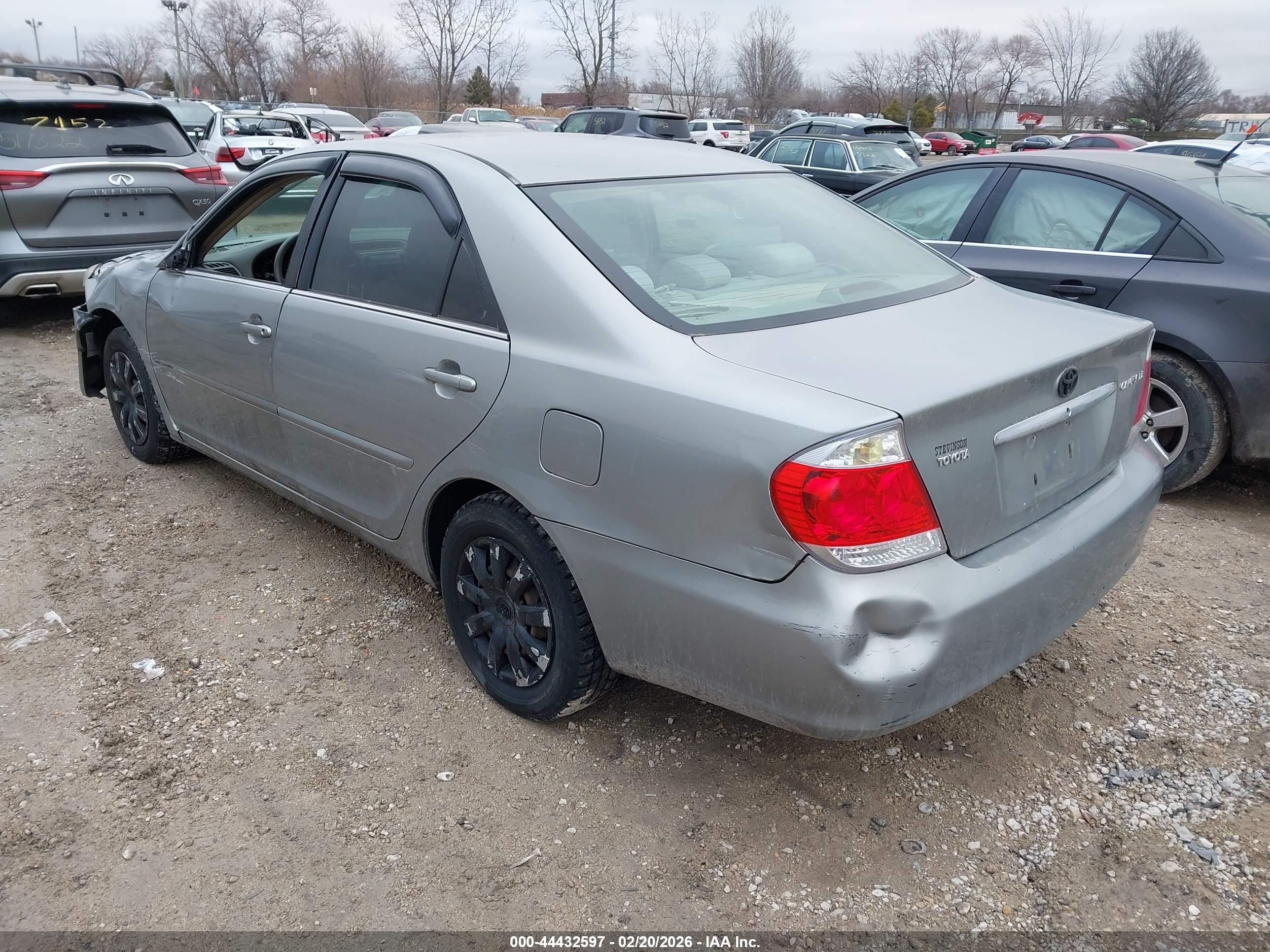 TOYOTA CAMRY image 3