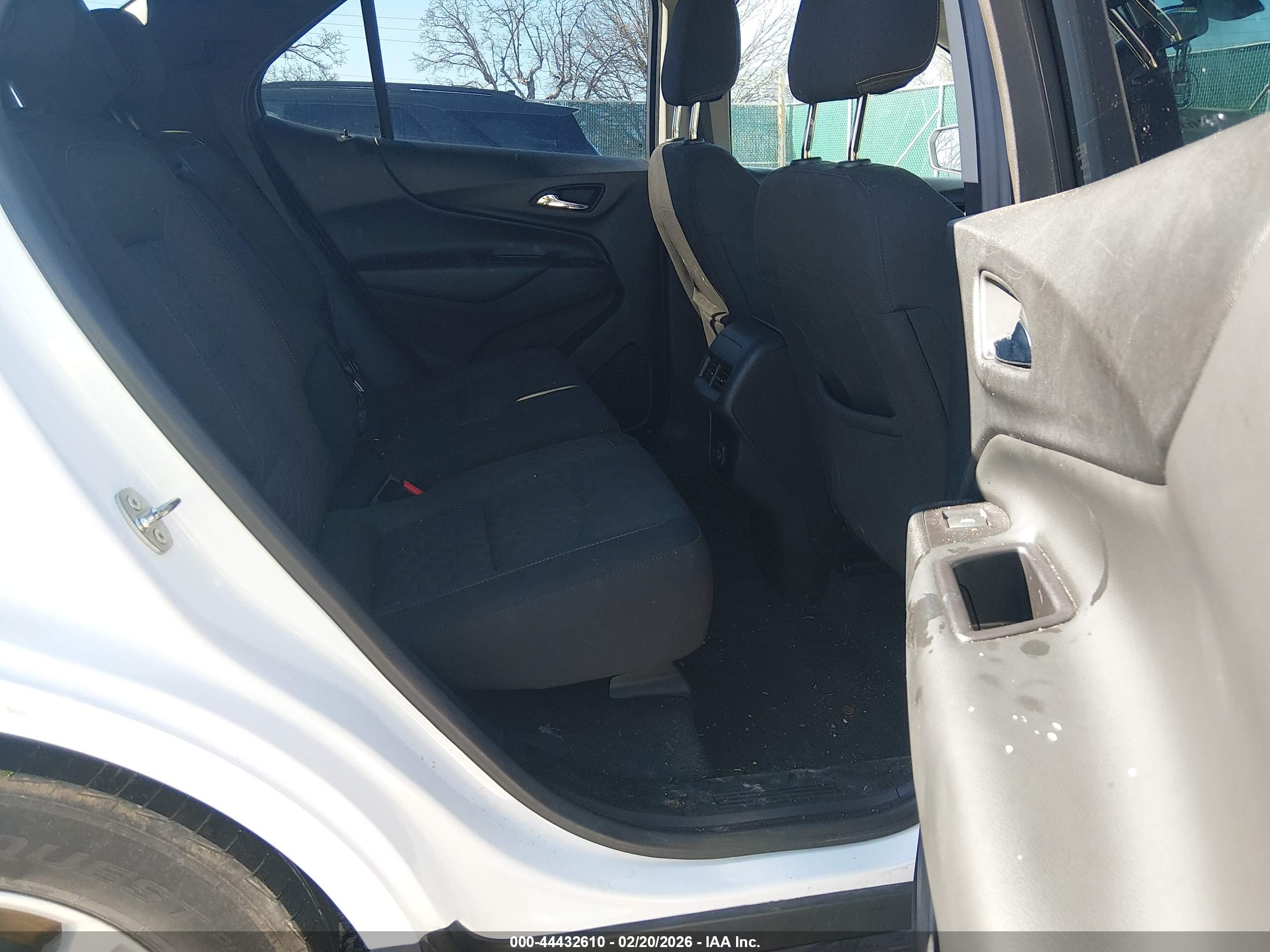 CHEVROLET EQUINOX image 8