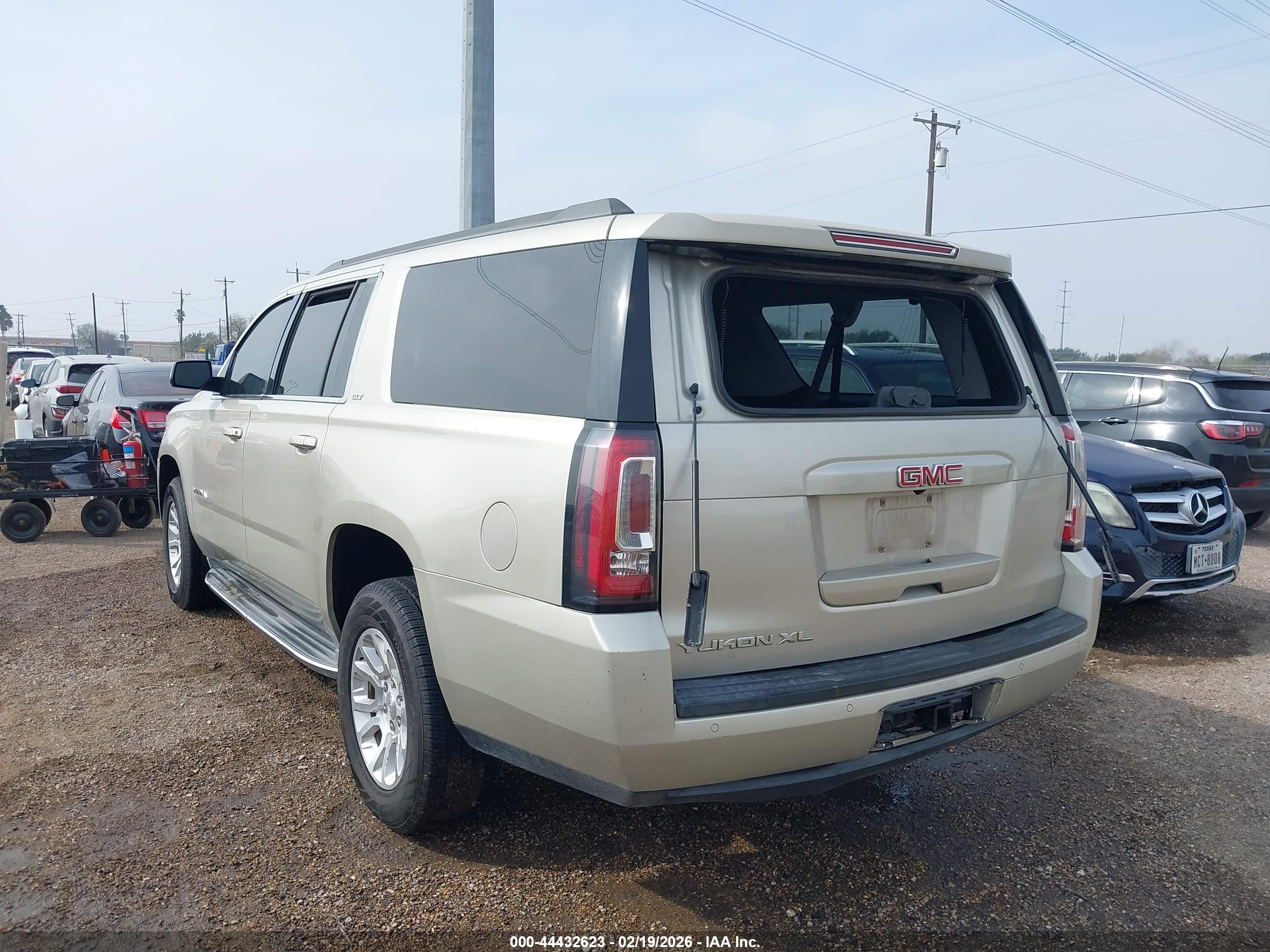 GMC YUKON image 6