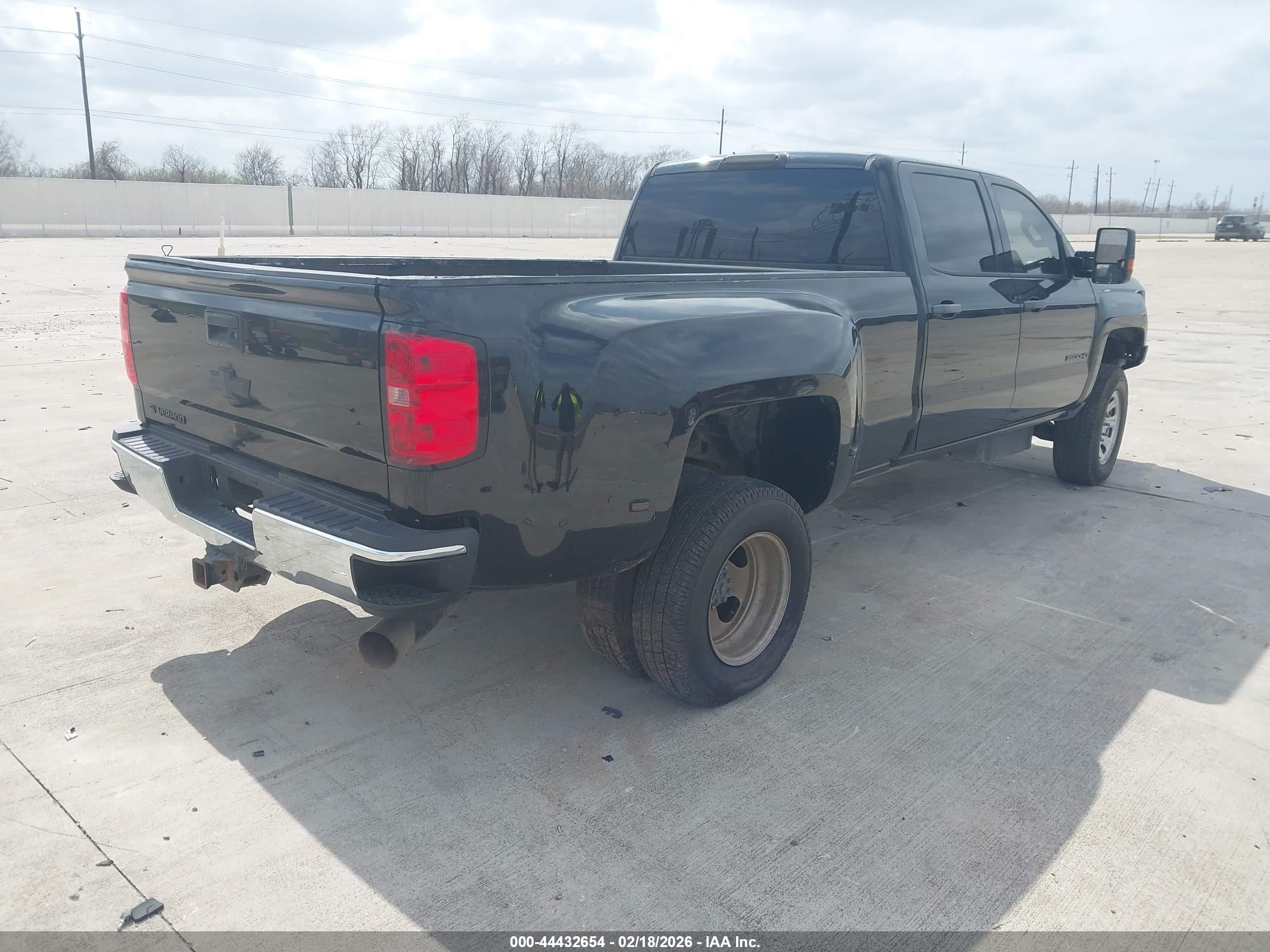 CHEVROLET SILVERADO image 4