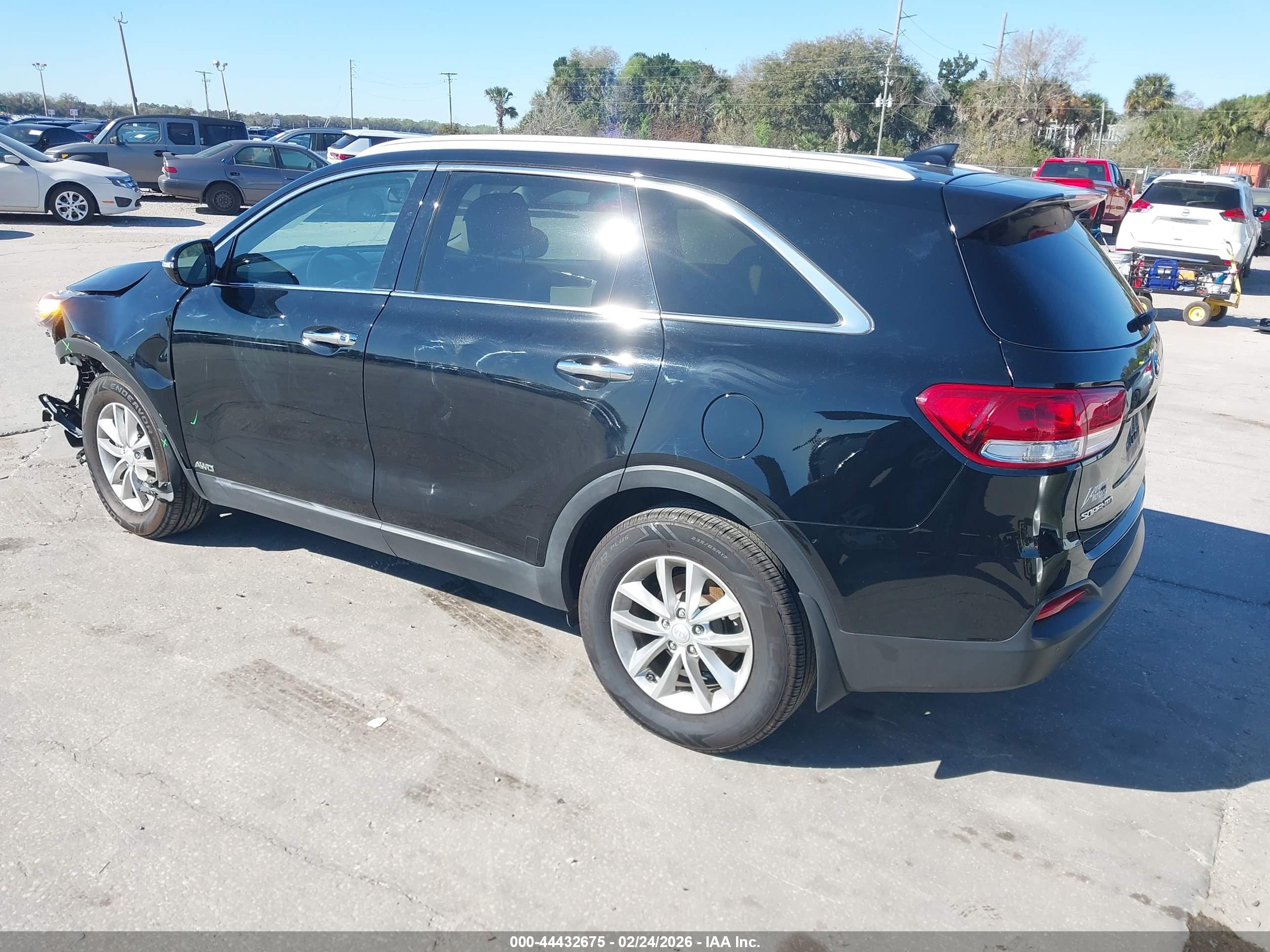 KIA SORENTO image 3