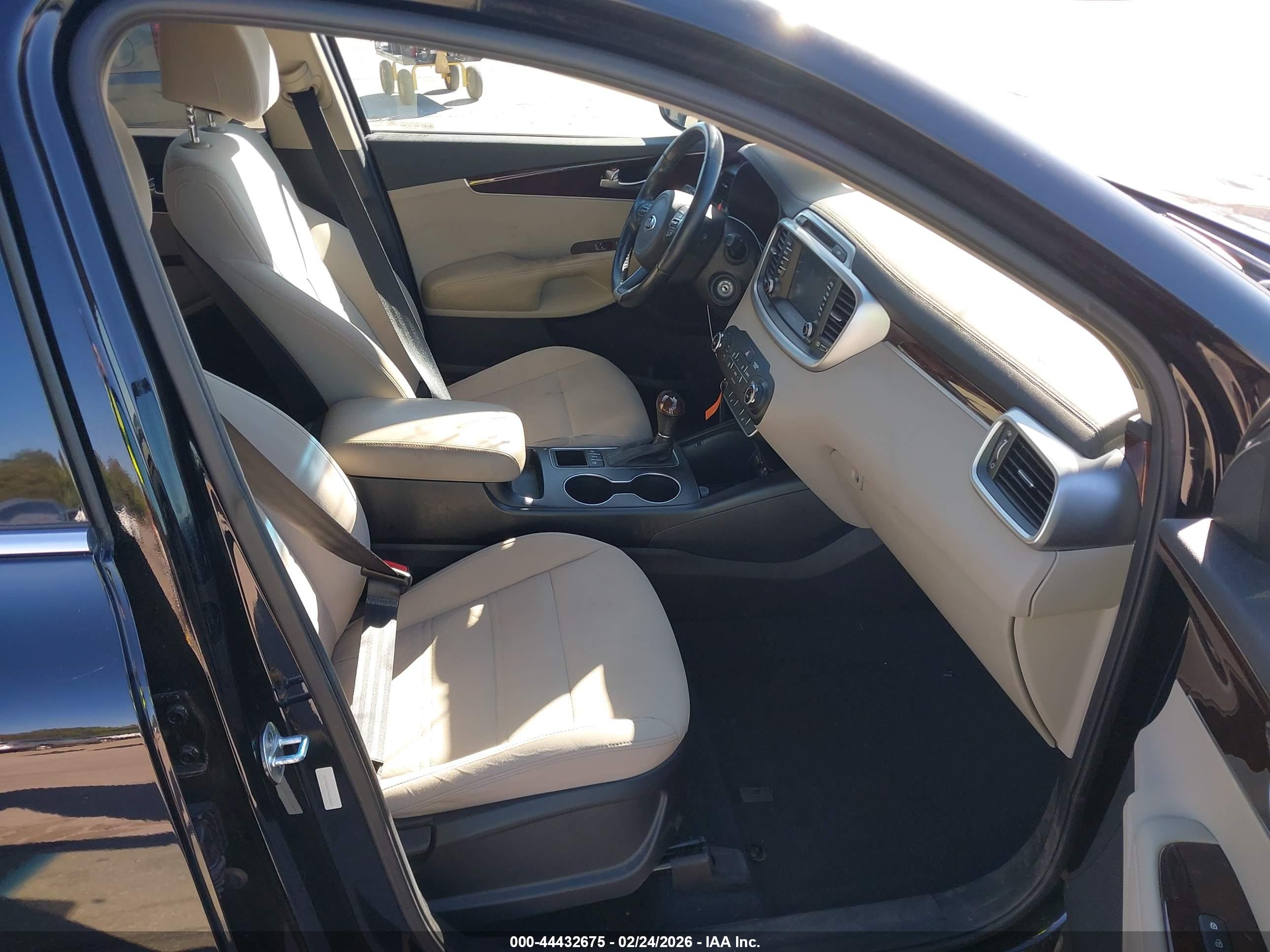 KIA SORENTO image 5
