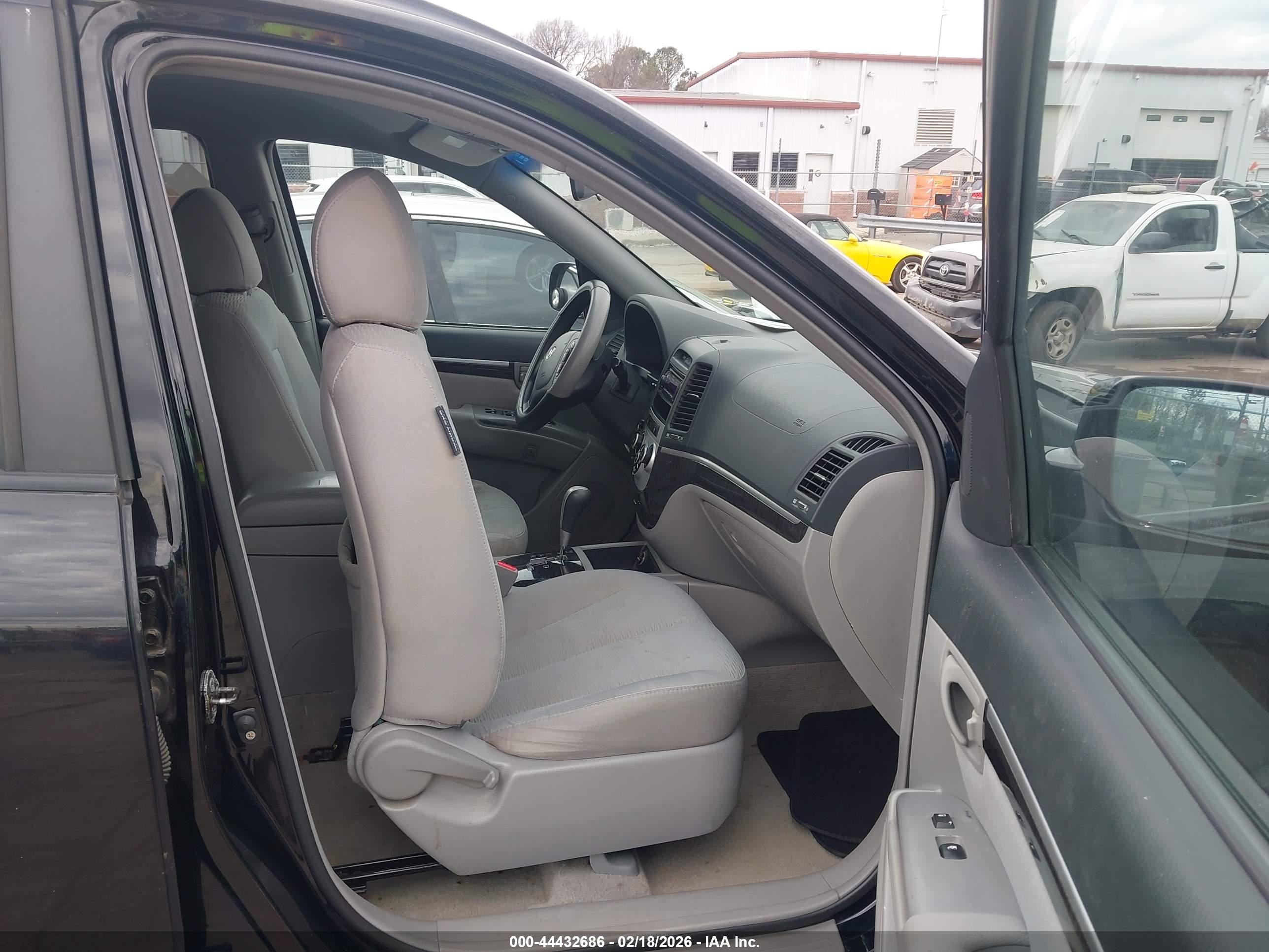 HYUNDAI SANTA image 5