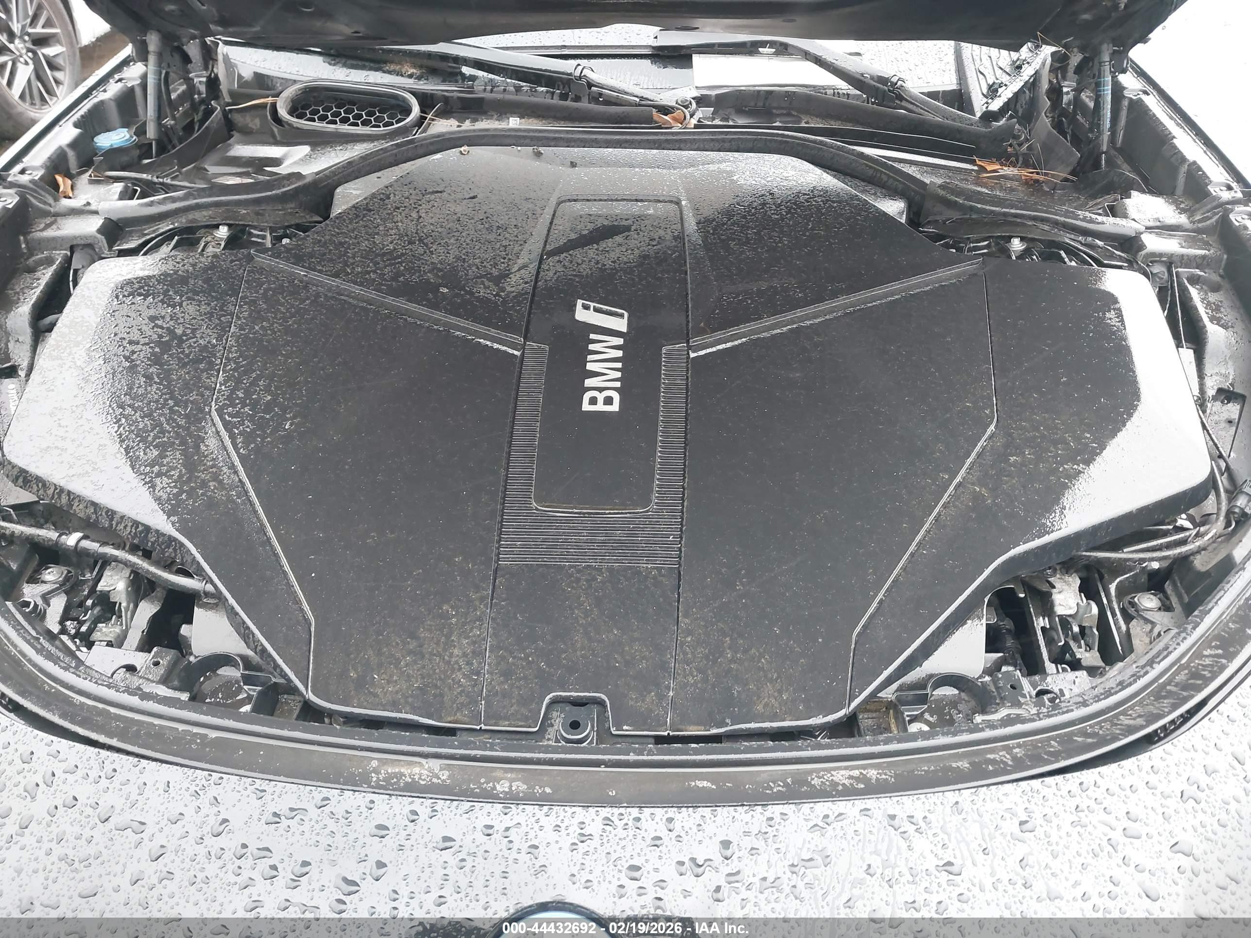BMW I7 image 10