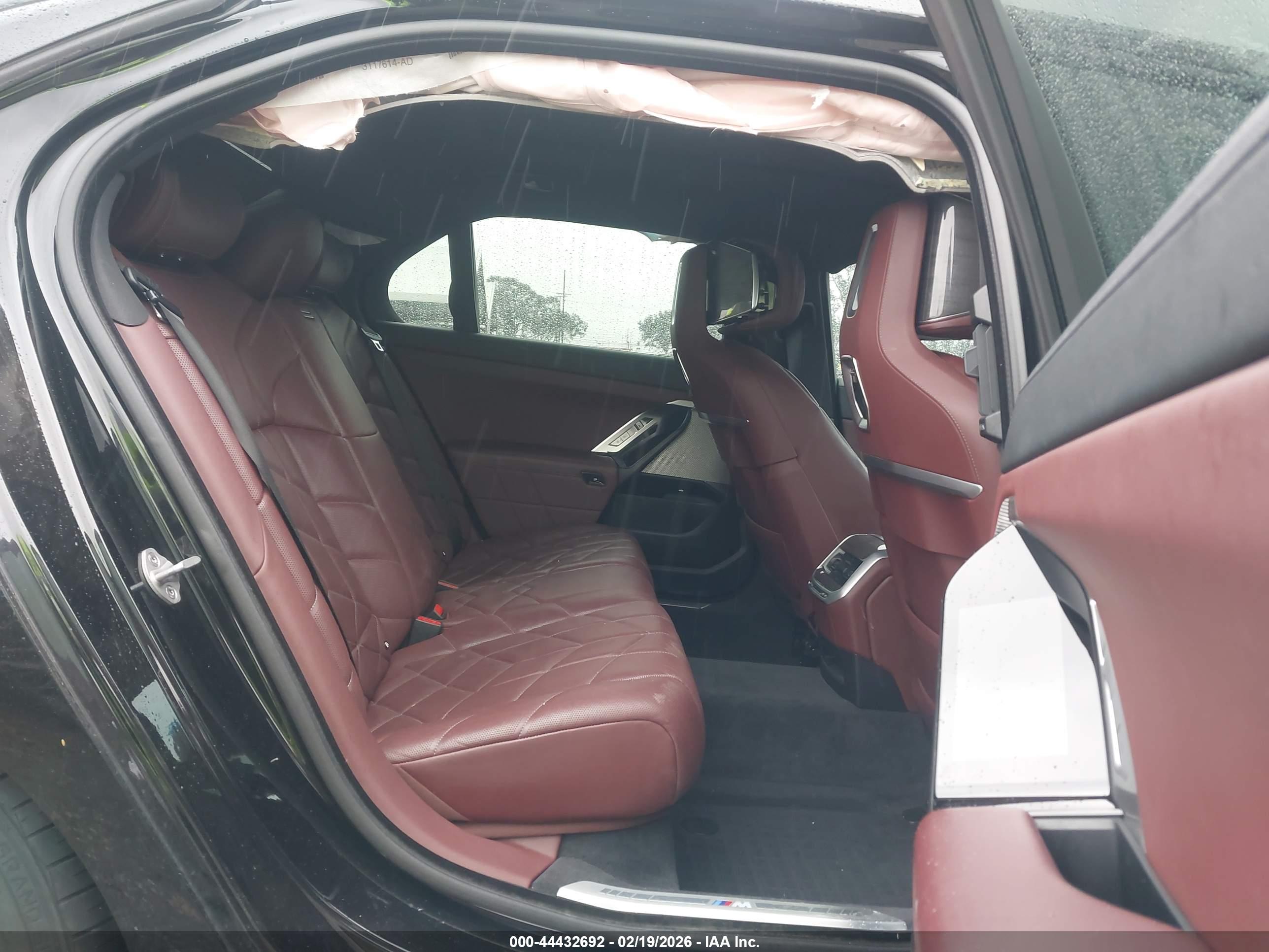 BMW I7 image 8