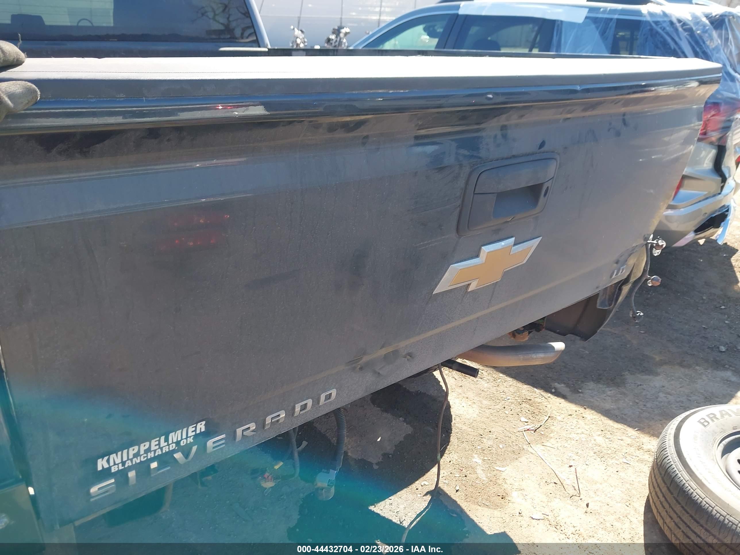 CHEVROLET SILVERADO image 6