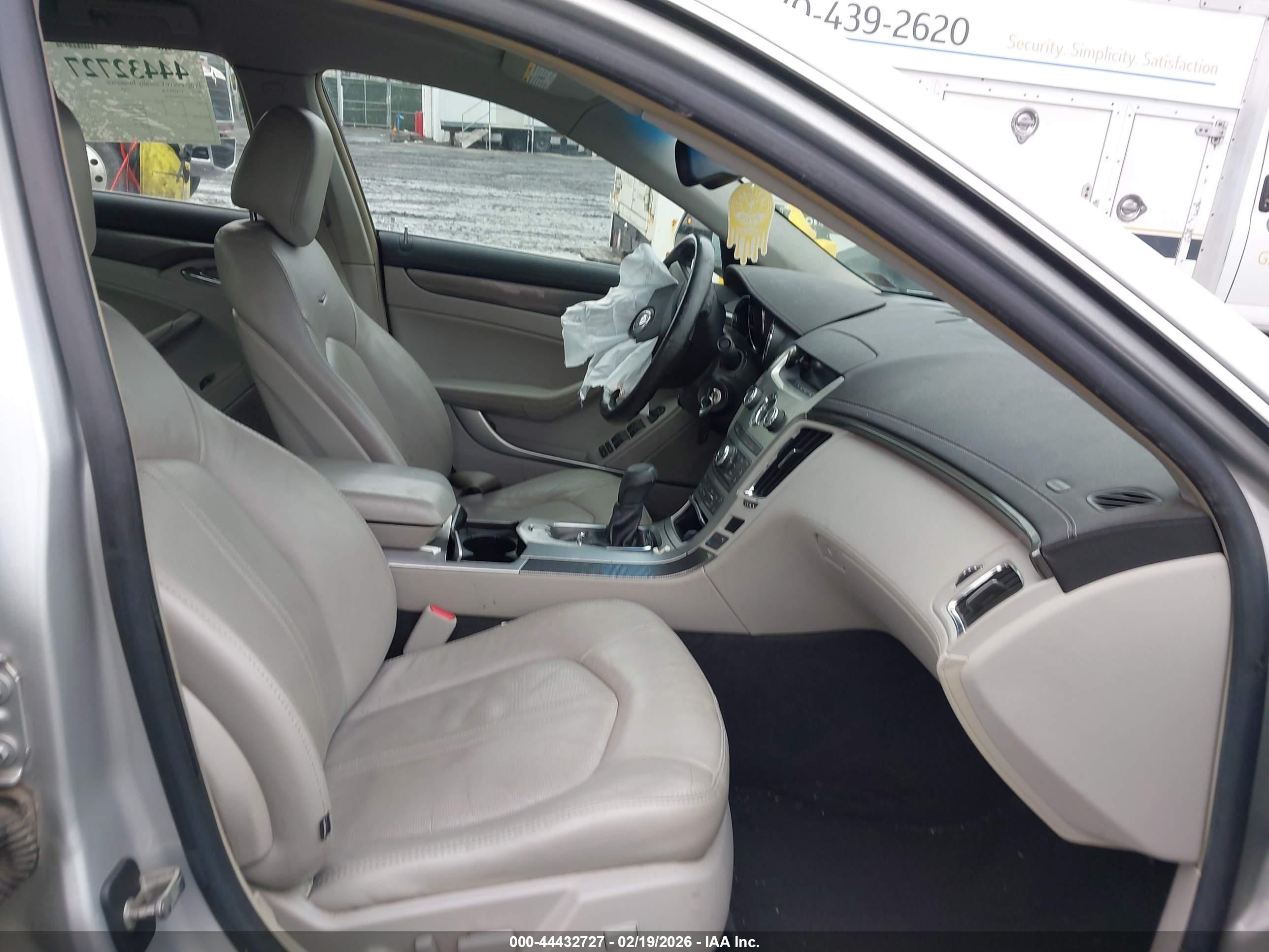 CADILLAC CTS image 5