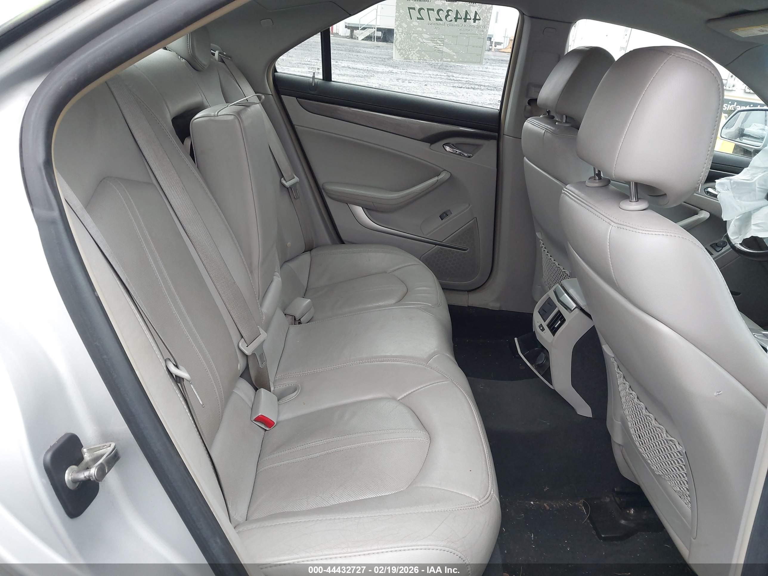 CADILLAC CTS image 8