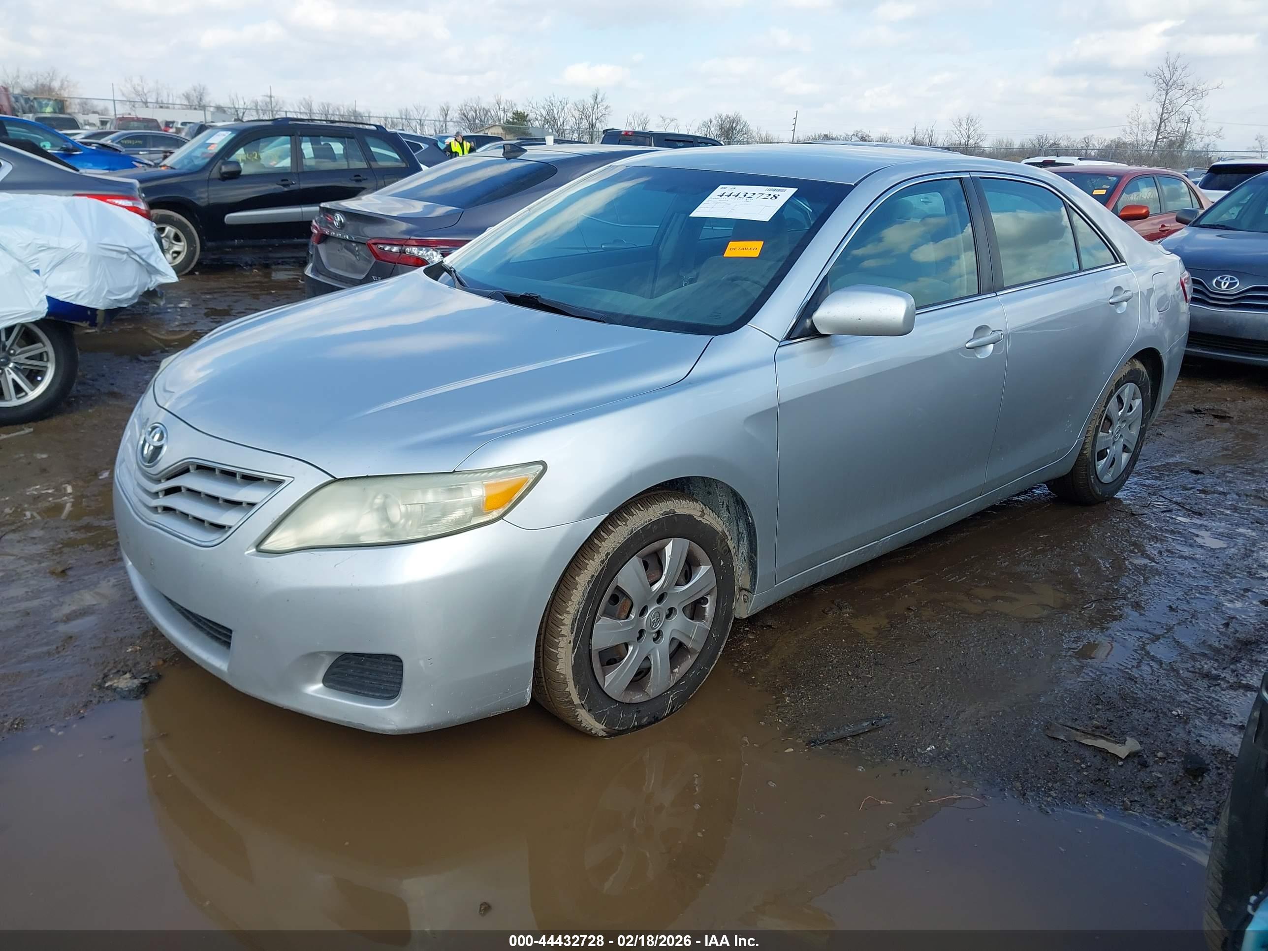 TOYOTA CAMRY image 2