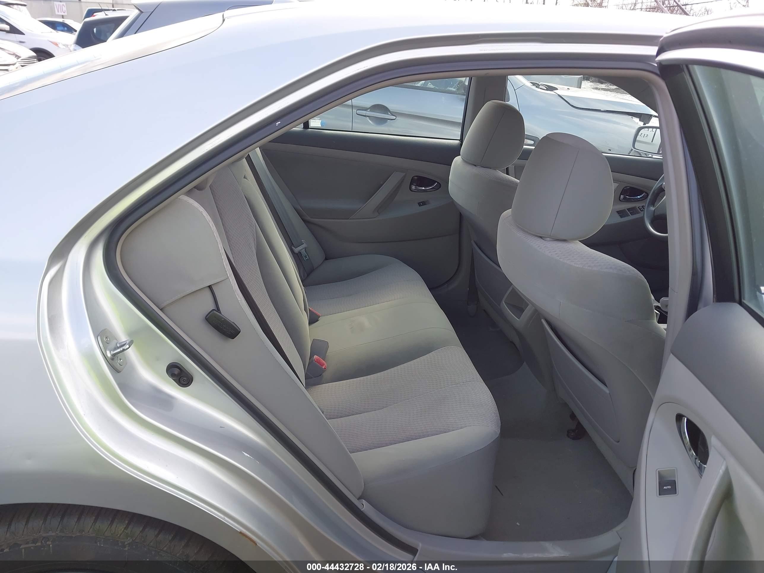 TOYOTA CAMRY image 8