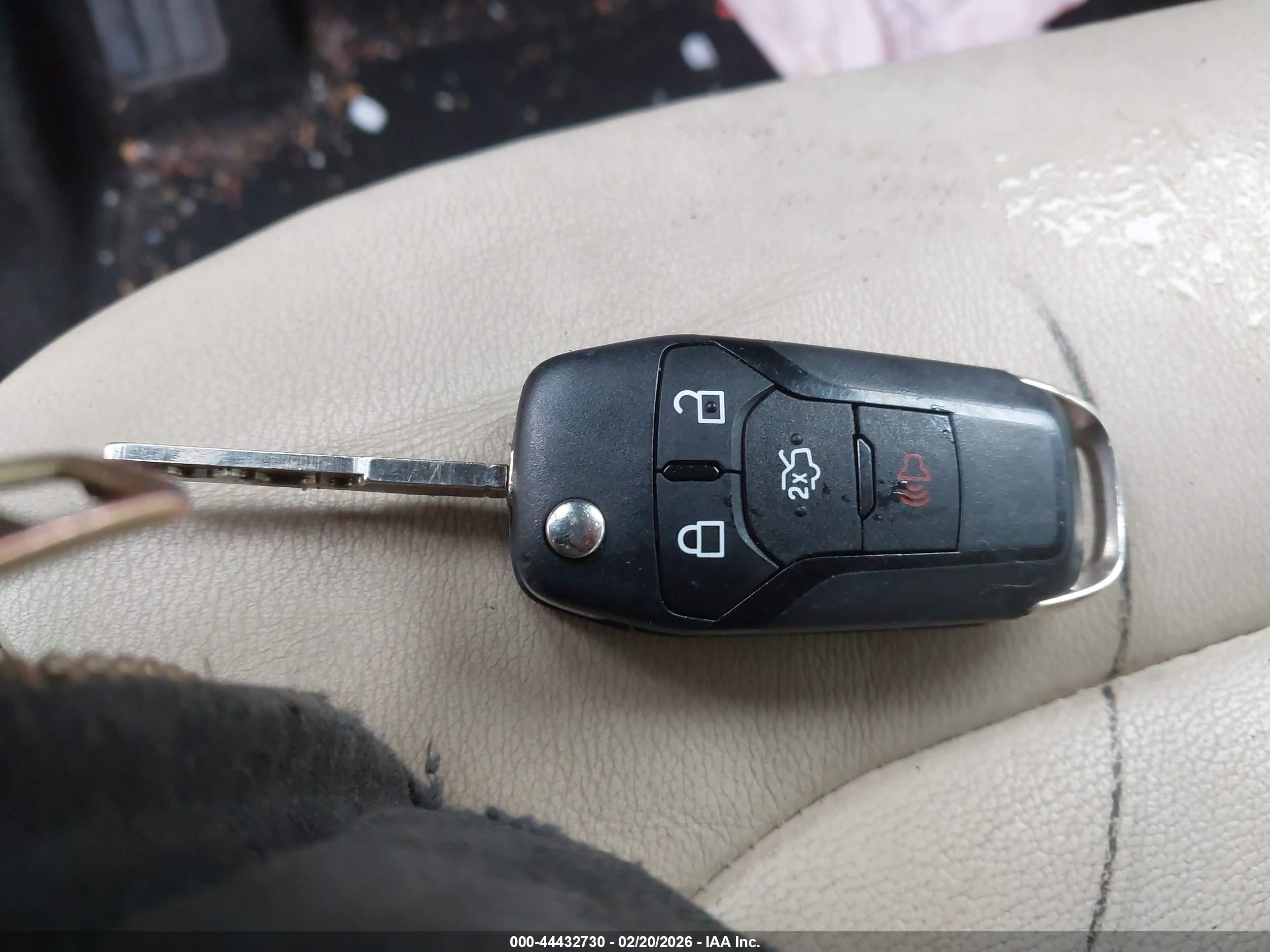 FORD FUSION image 11