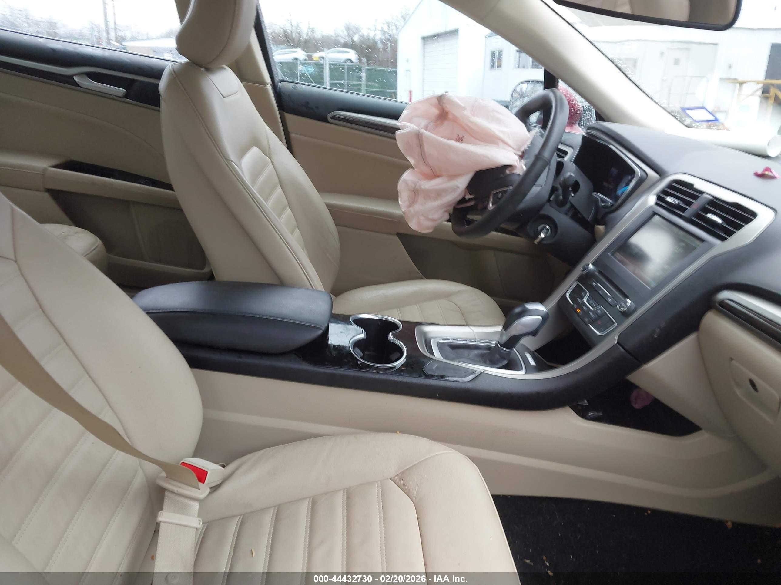 FORD FUSION image 5