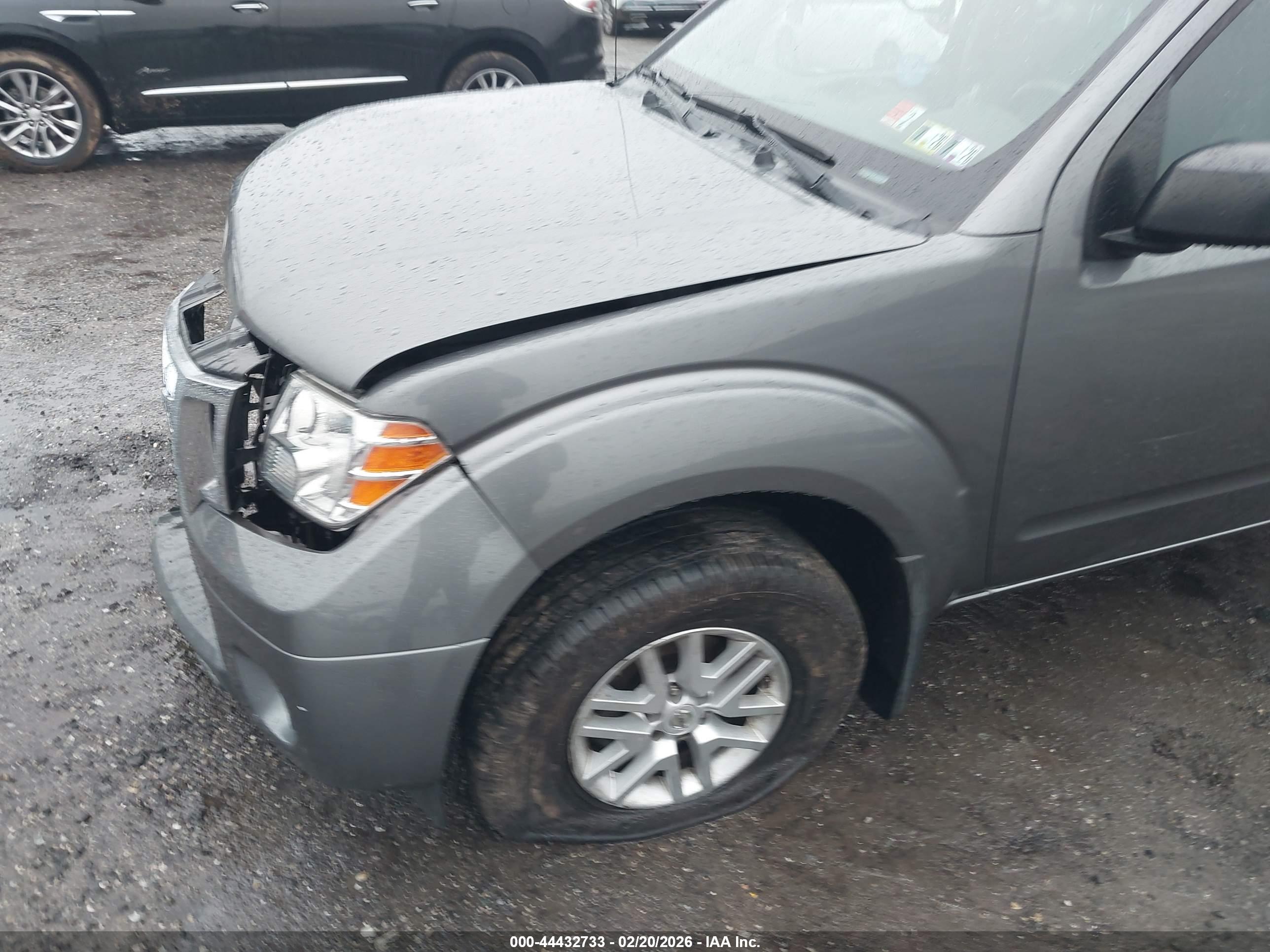 NISSAN FRONTIER image 6