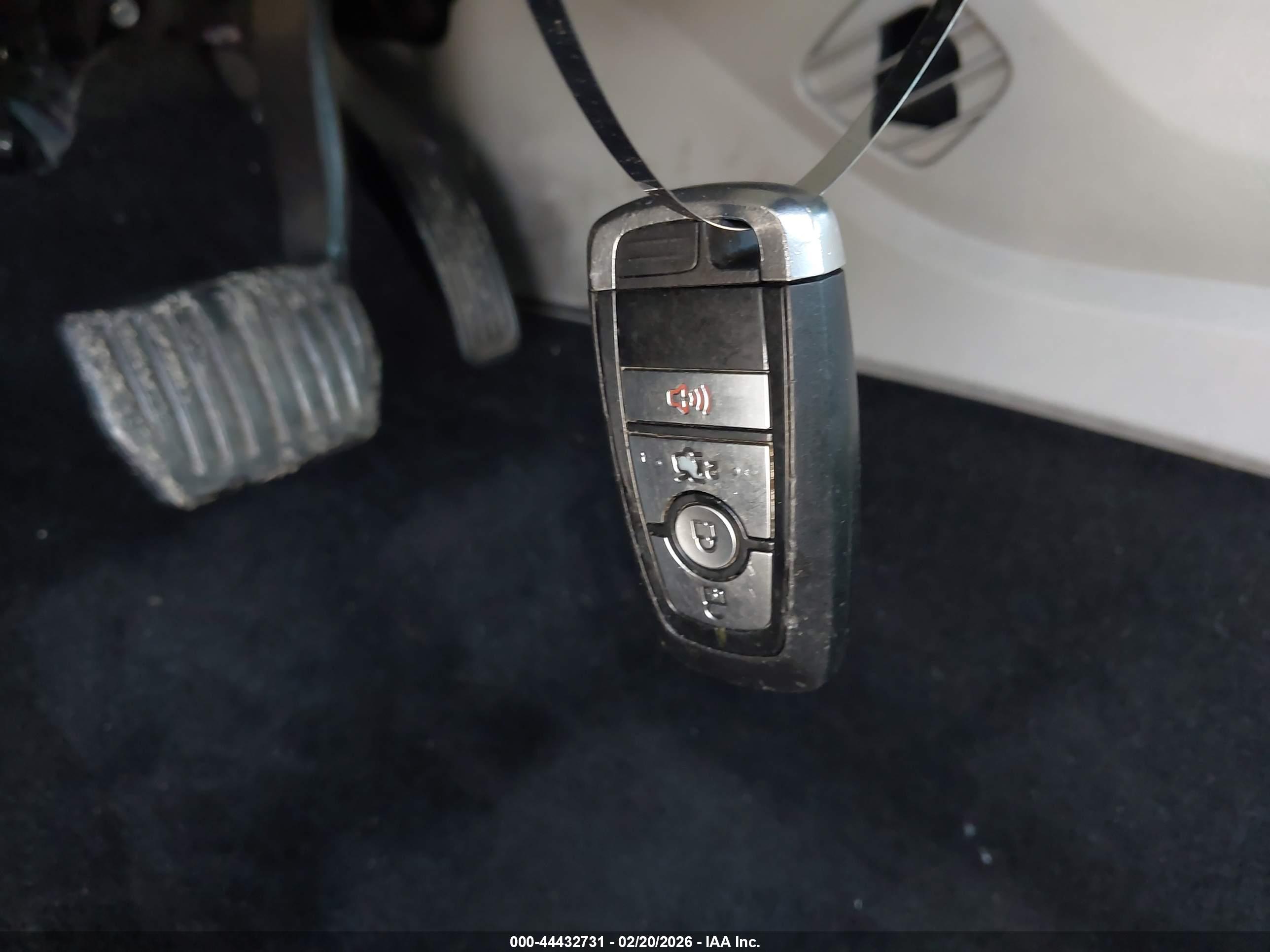 FORD FUSION image 11