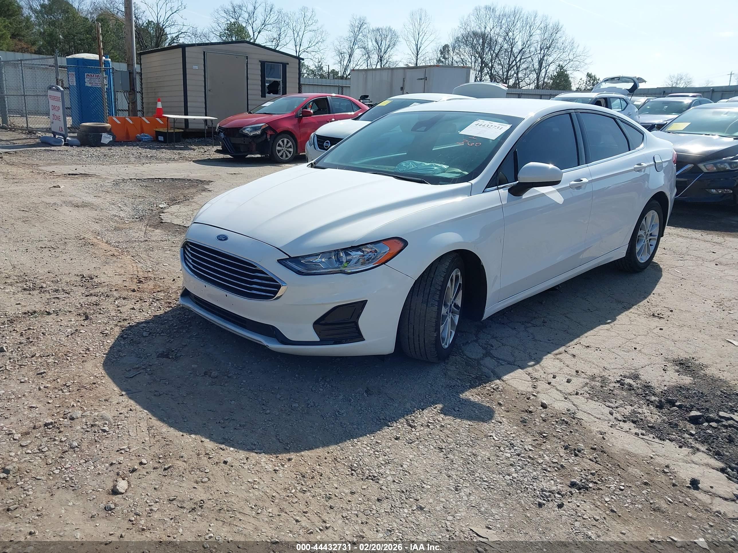 FORD FUSION image 2