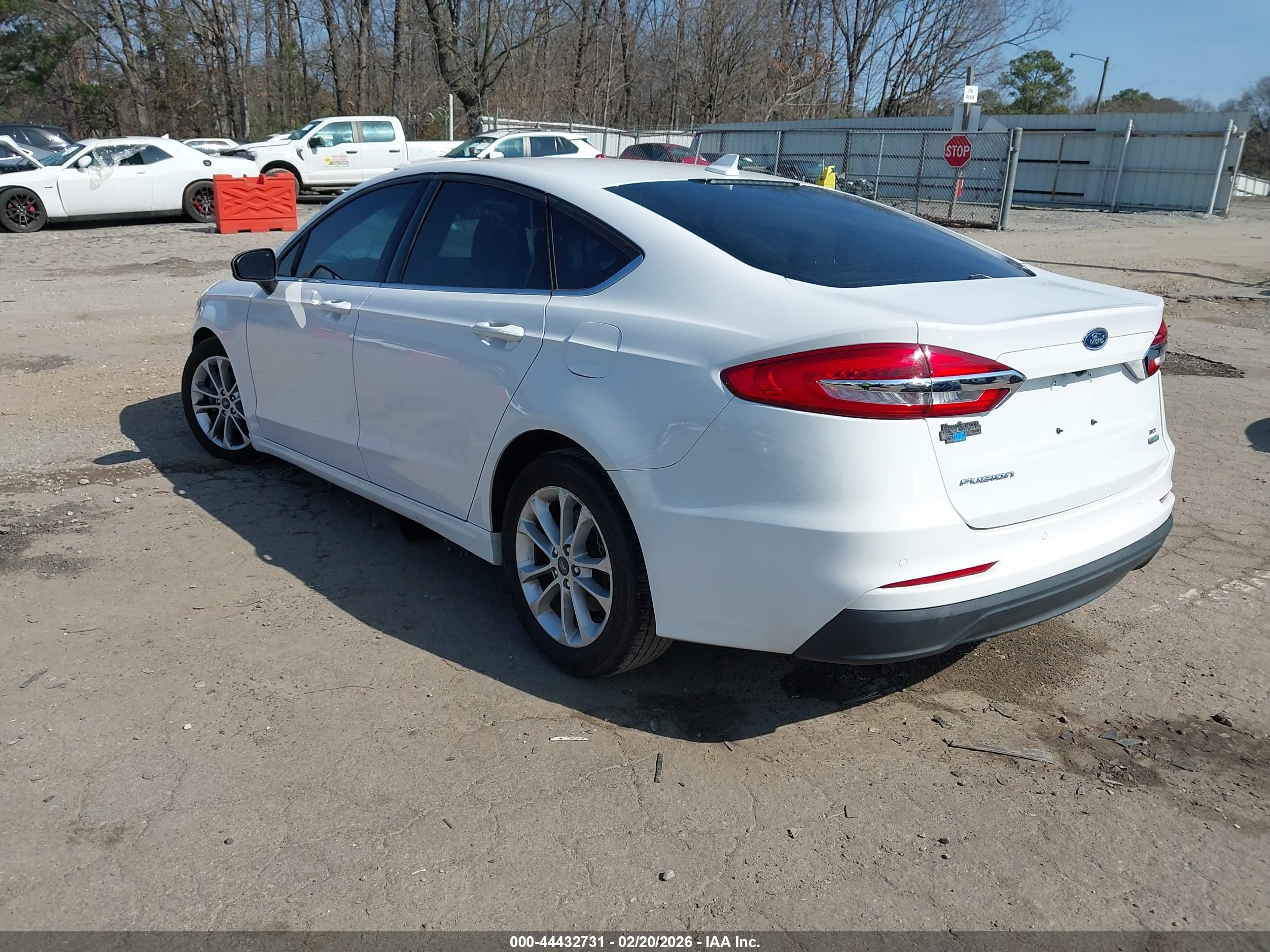 FORD FUSION image 3
