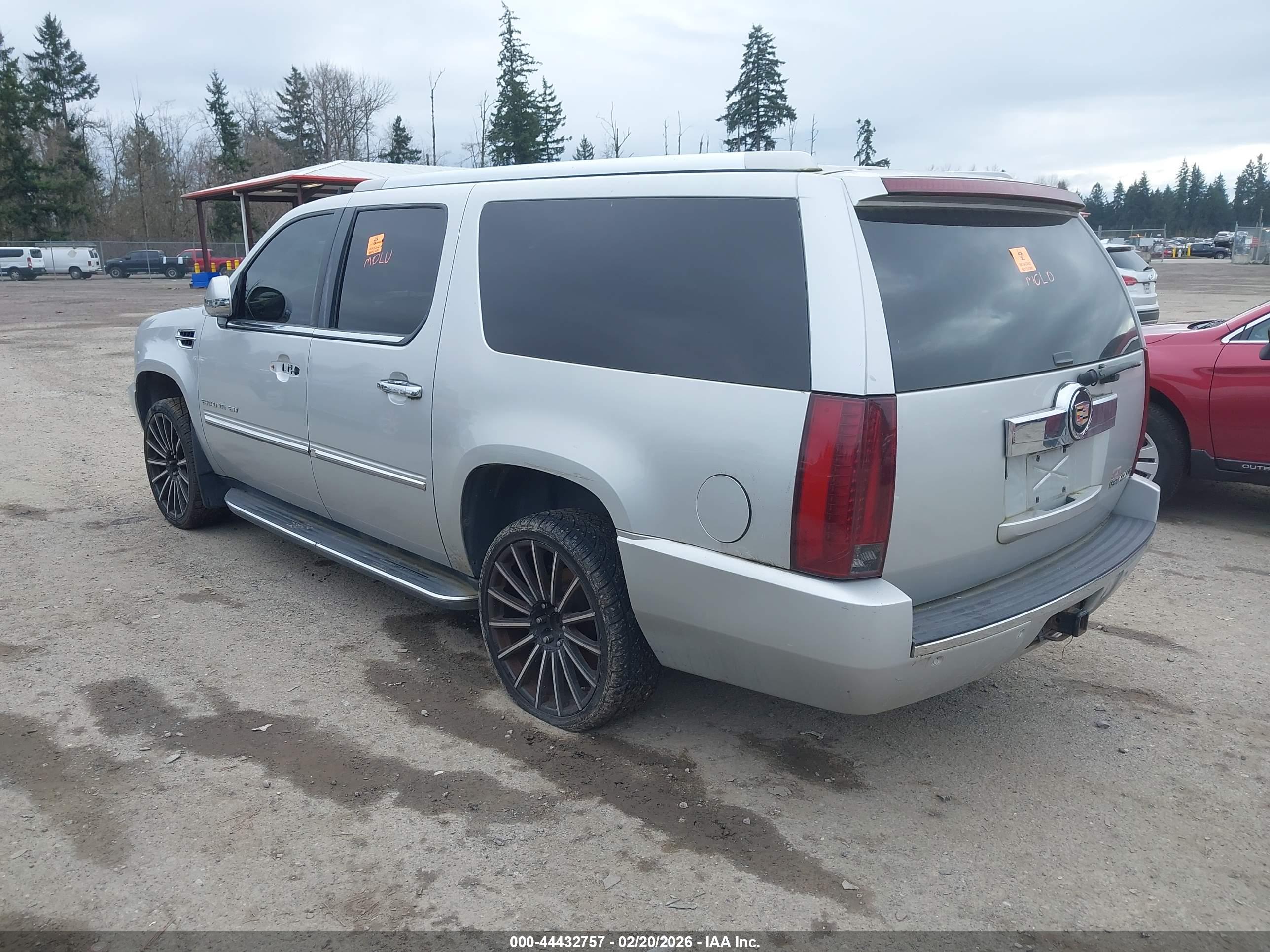 CADILLAC ESCALADE image 3