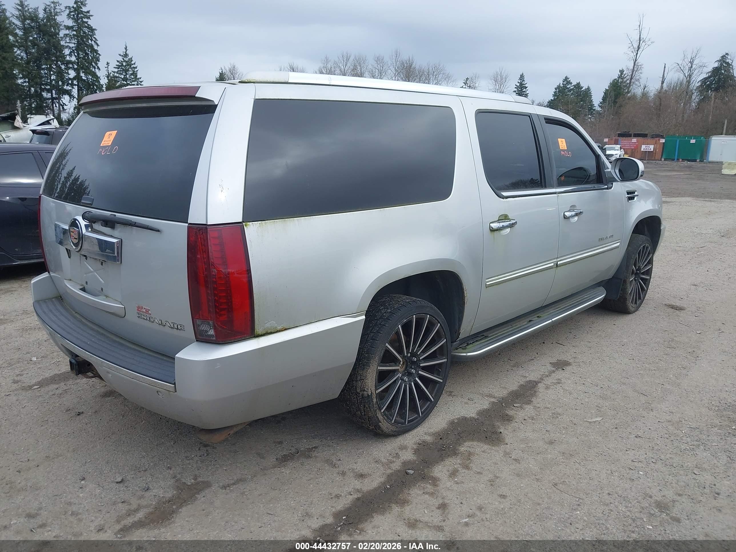 CADILLAC ESCALADE image 4