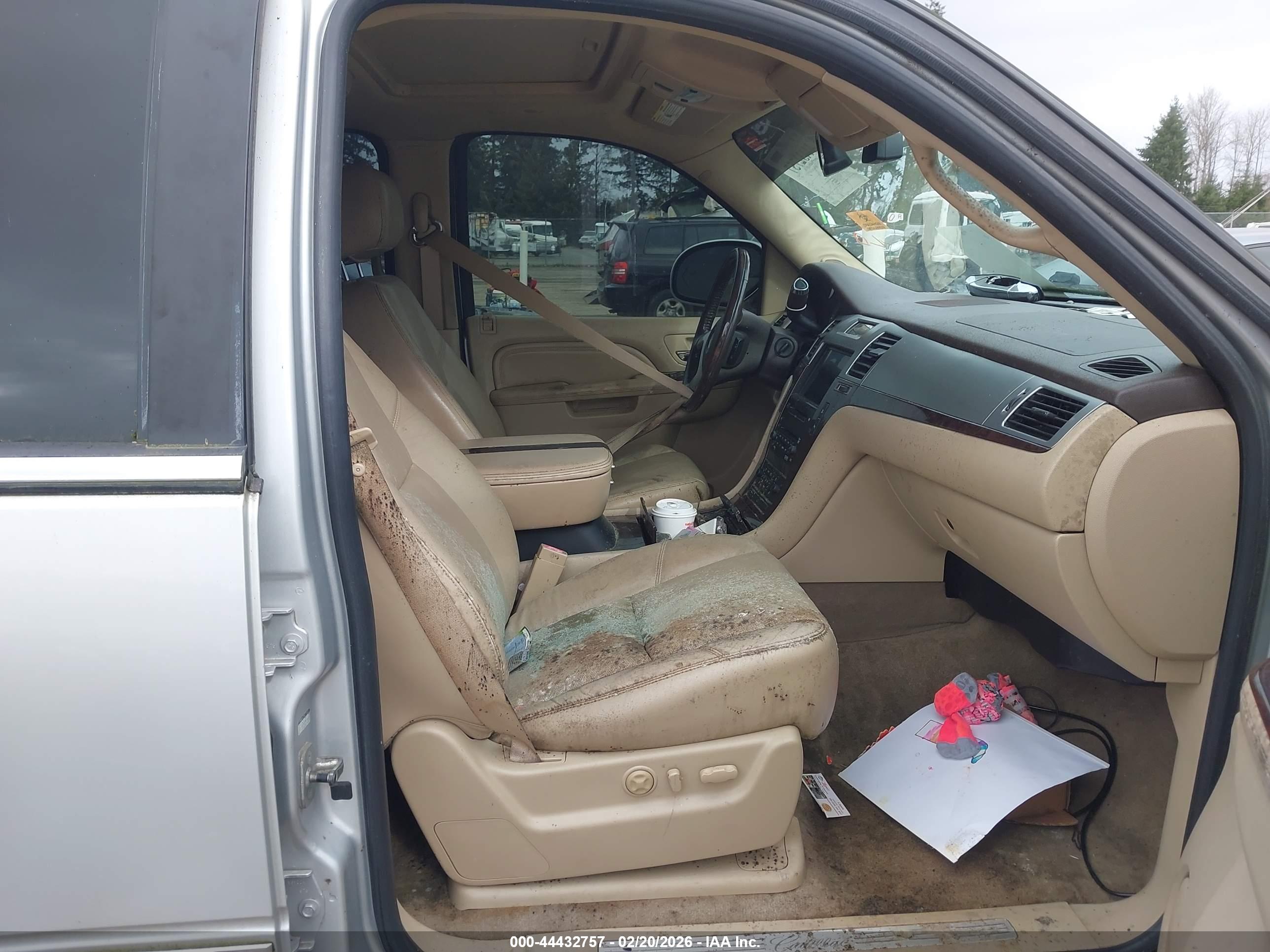 CADILLAC ESCALADE image 5
