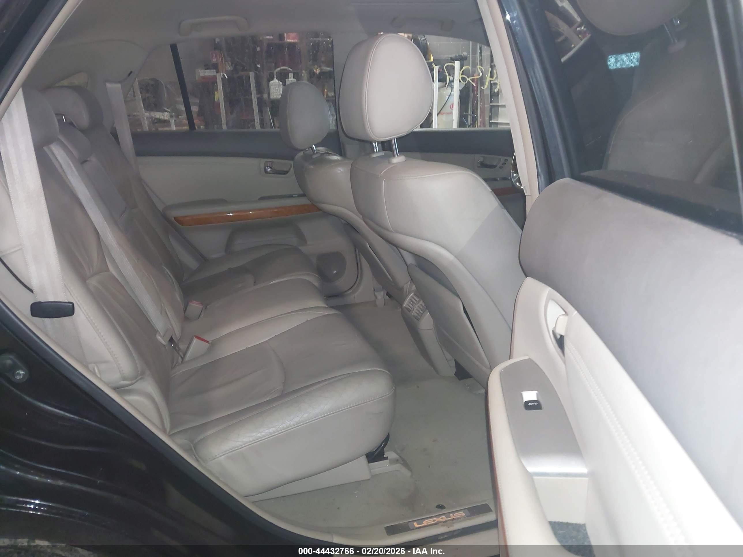 LEXUS RX image 8