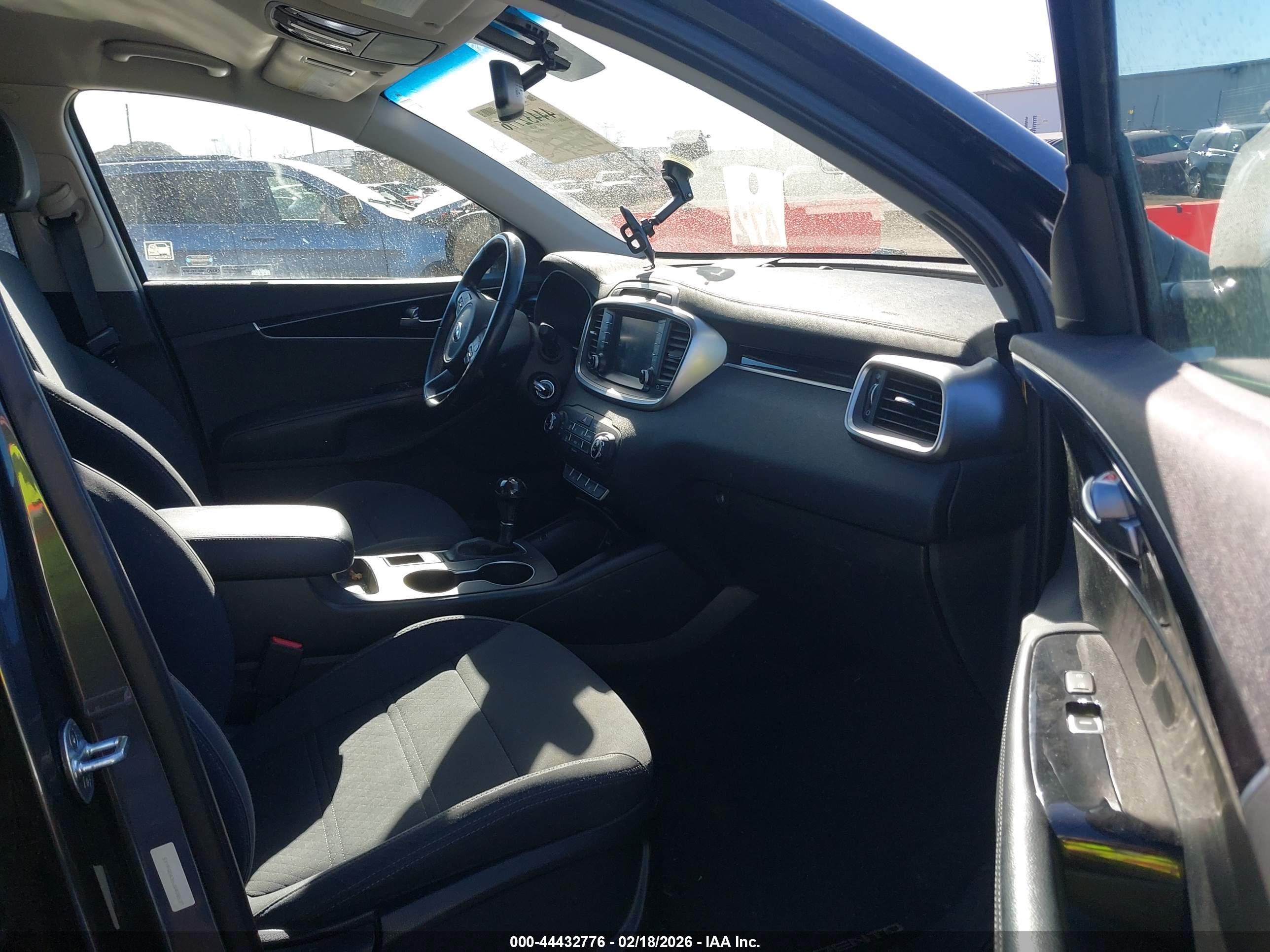 KIA SORENTO image 5