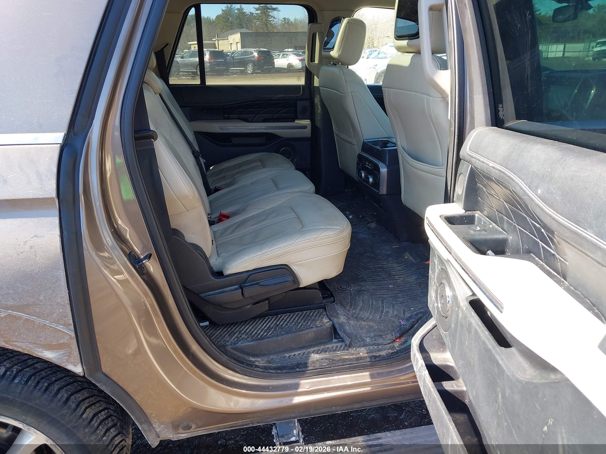 FORD EXPEDITION image 8