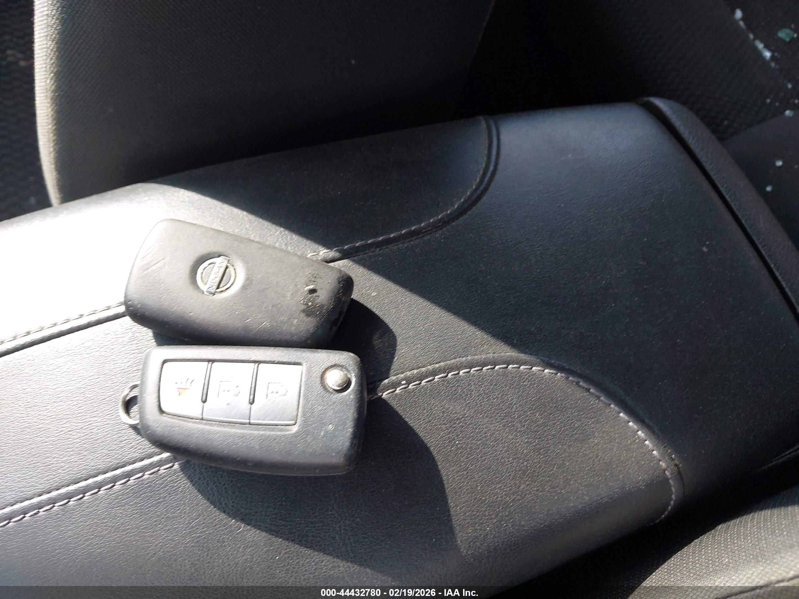 NISSAN ROGUE image 11