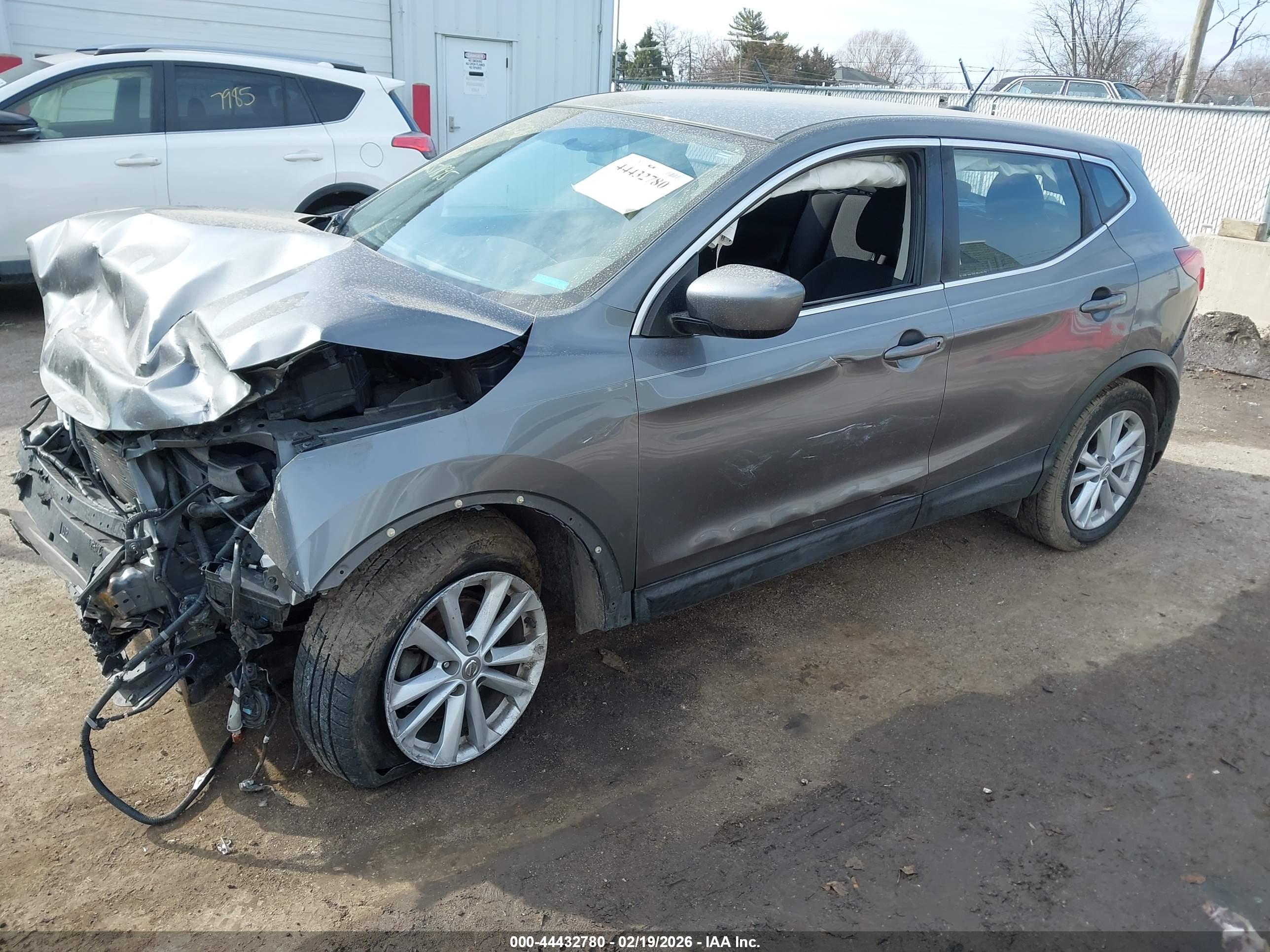 NISSAN ROGUE image 2