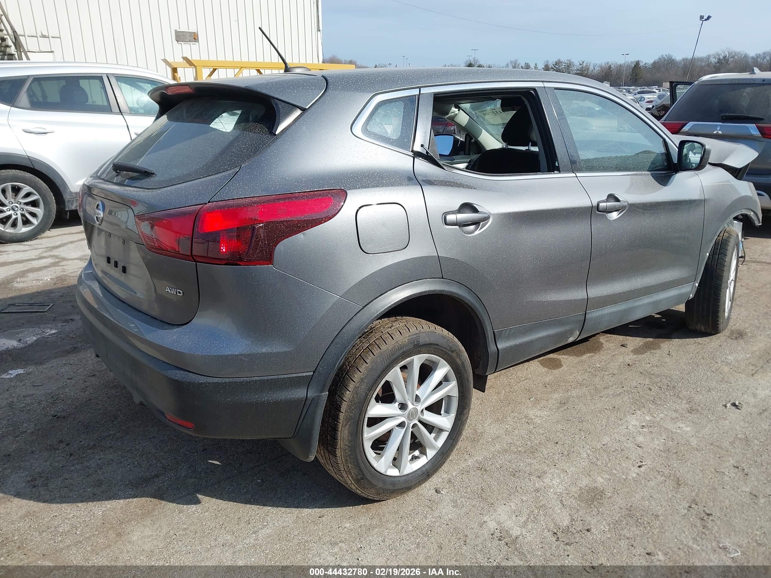 NISSAN ROGUE image 4