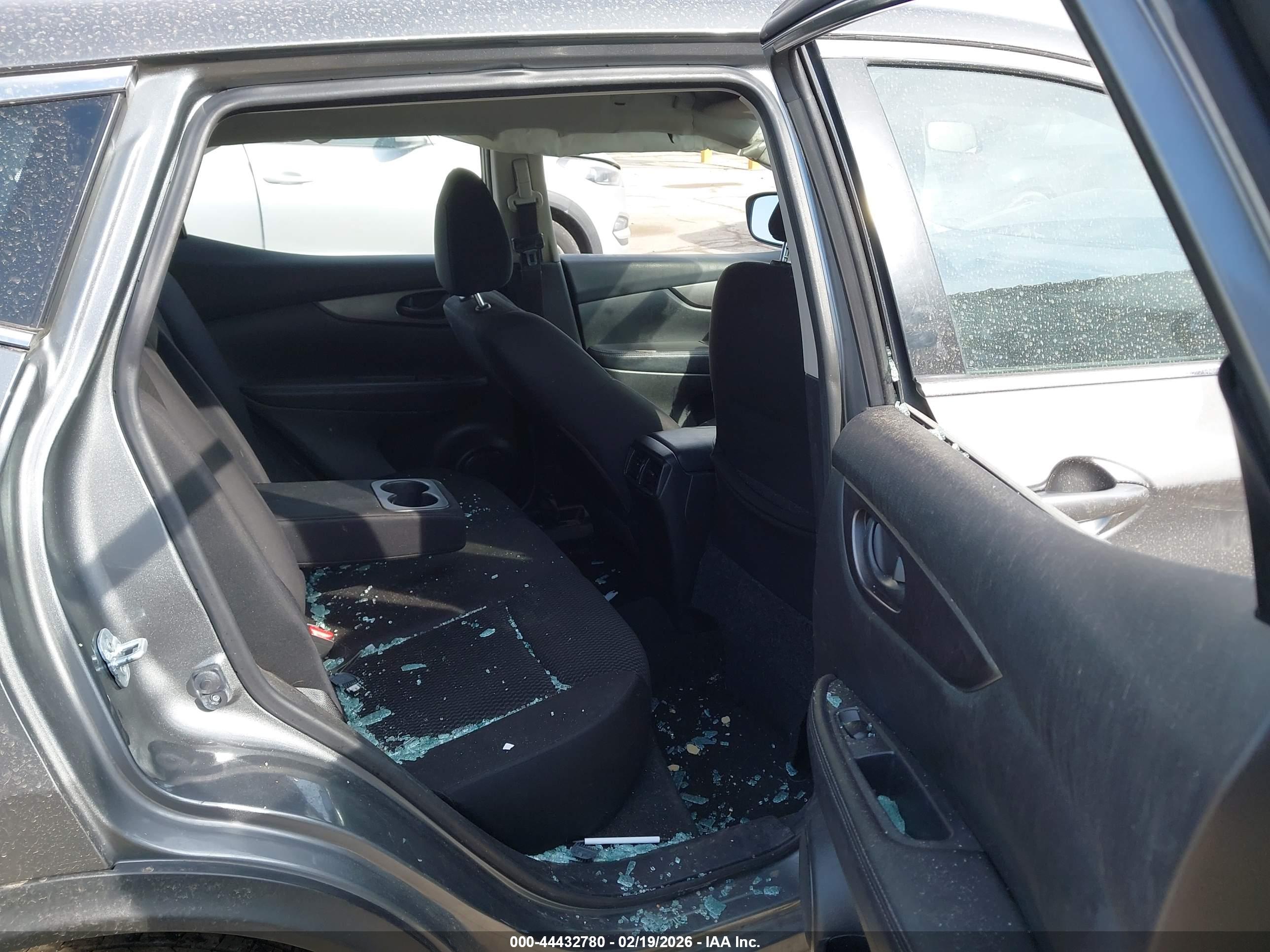 NISSAN ROGUE image 8
