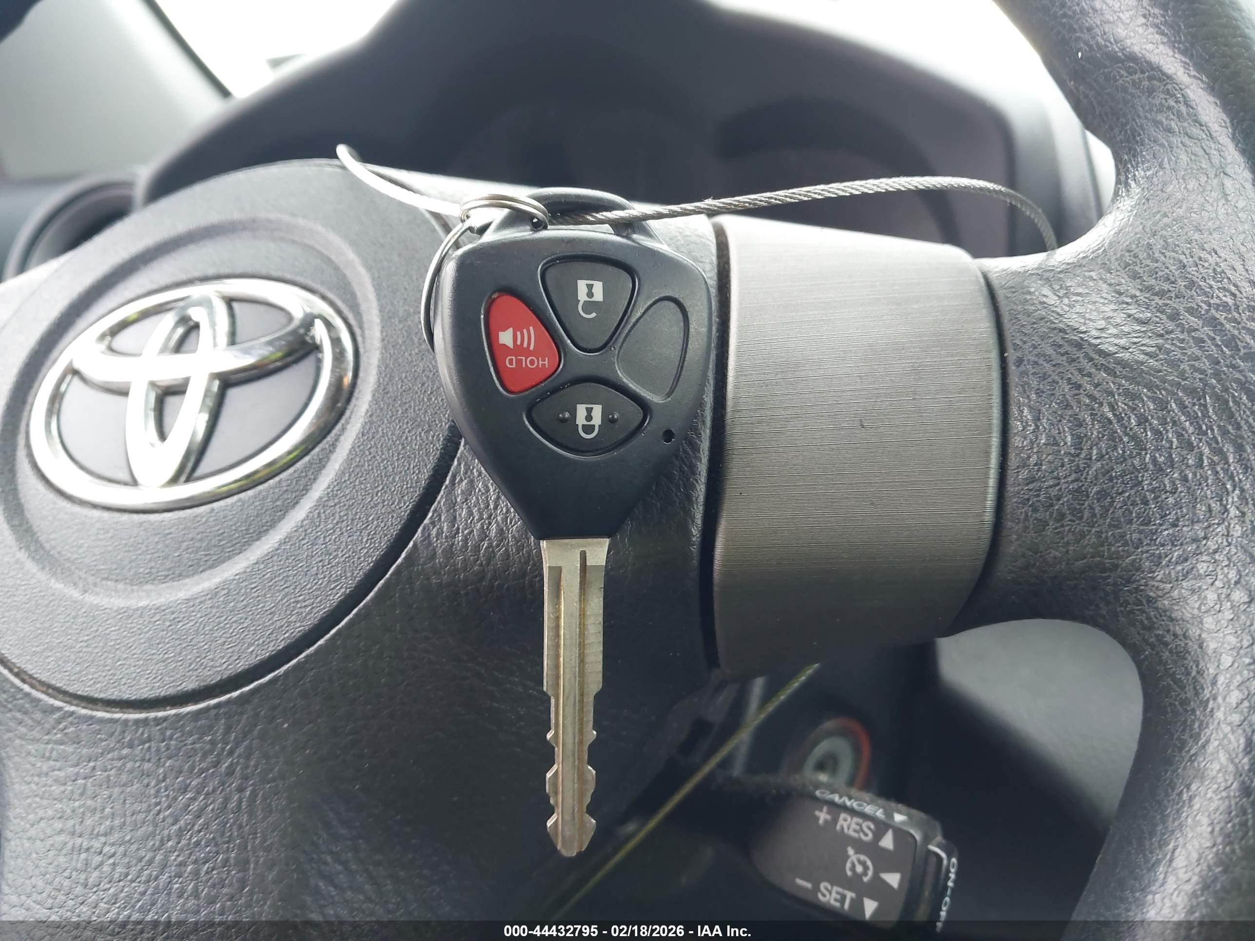 TOYOTA RAV4 image 11