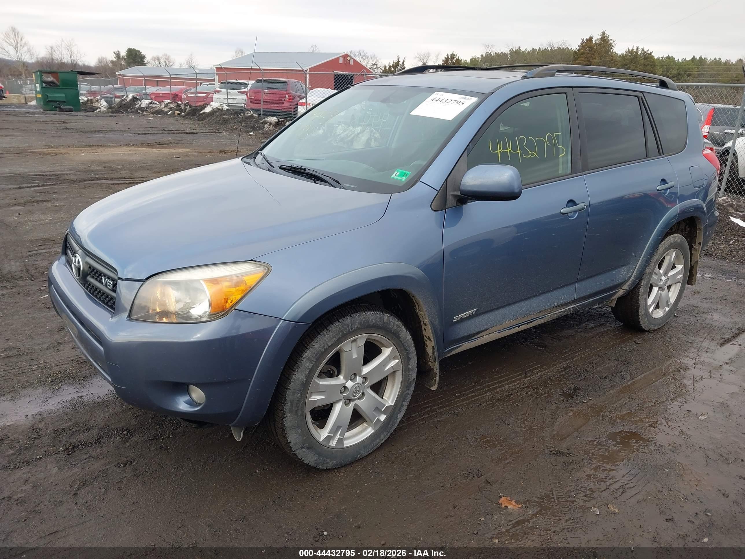 TOYOTA RAV4 image 2