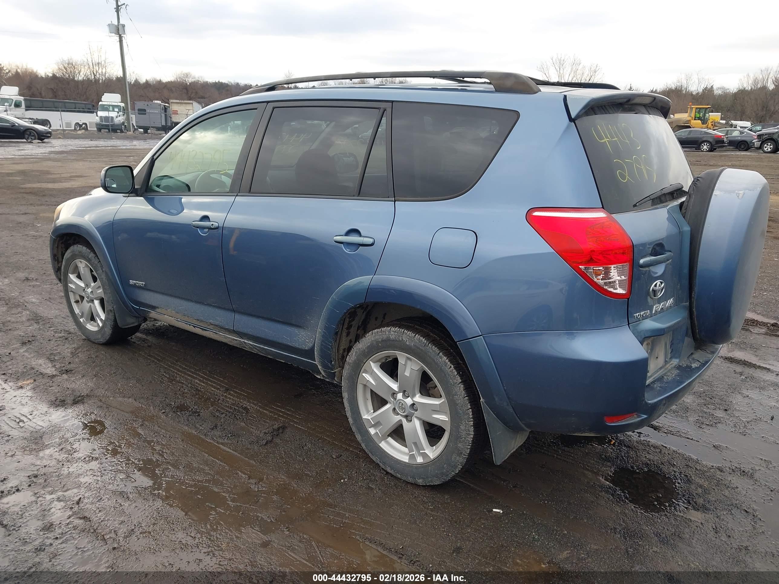 TOYOTA RAV4 image 3