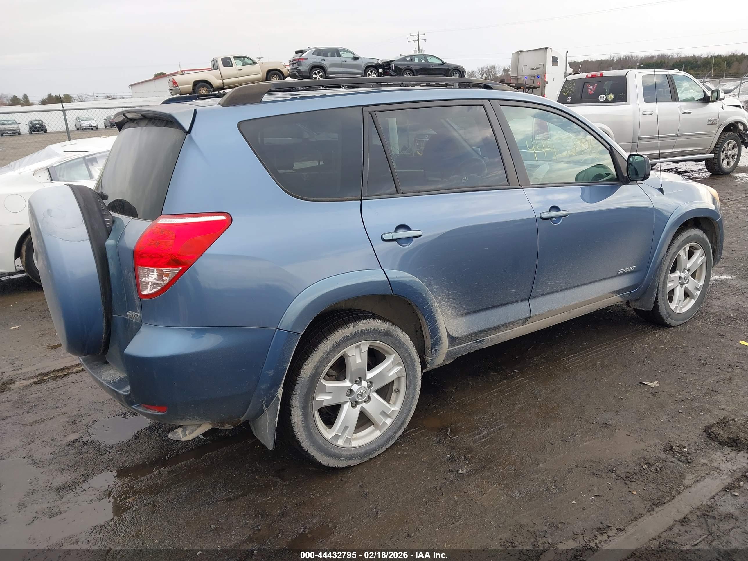 TOYOTA RAV4 image 4