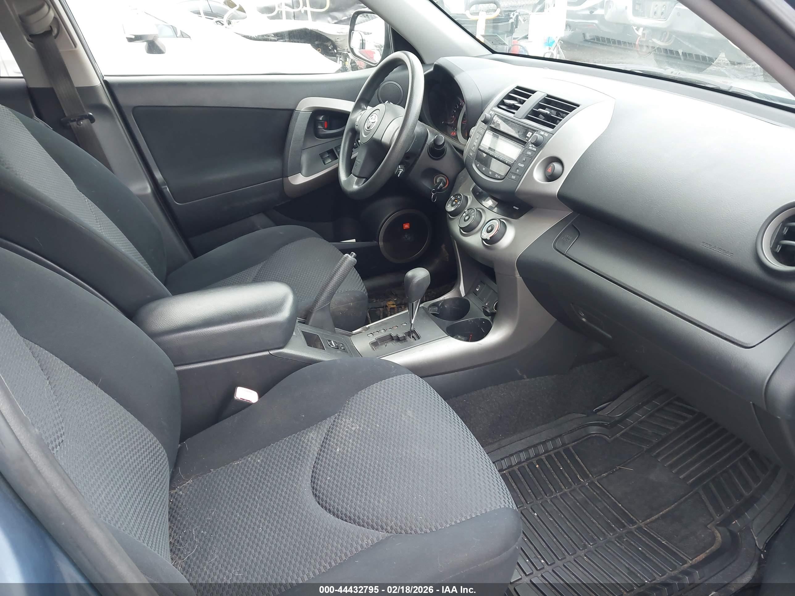 TOYOTA RAV4 image 5