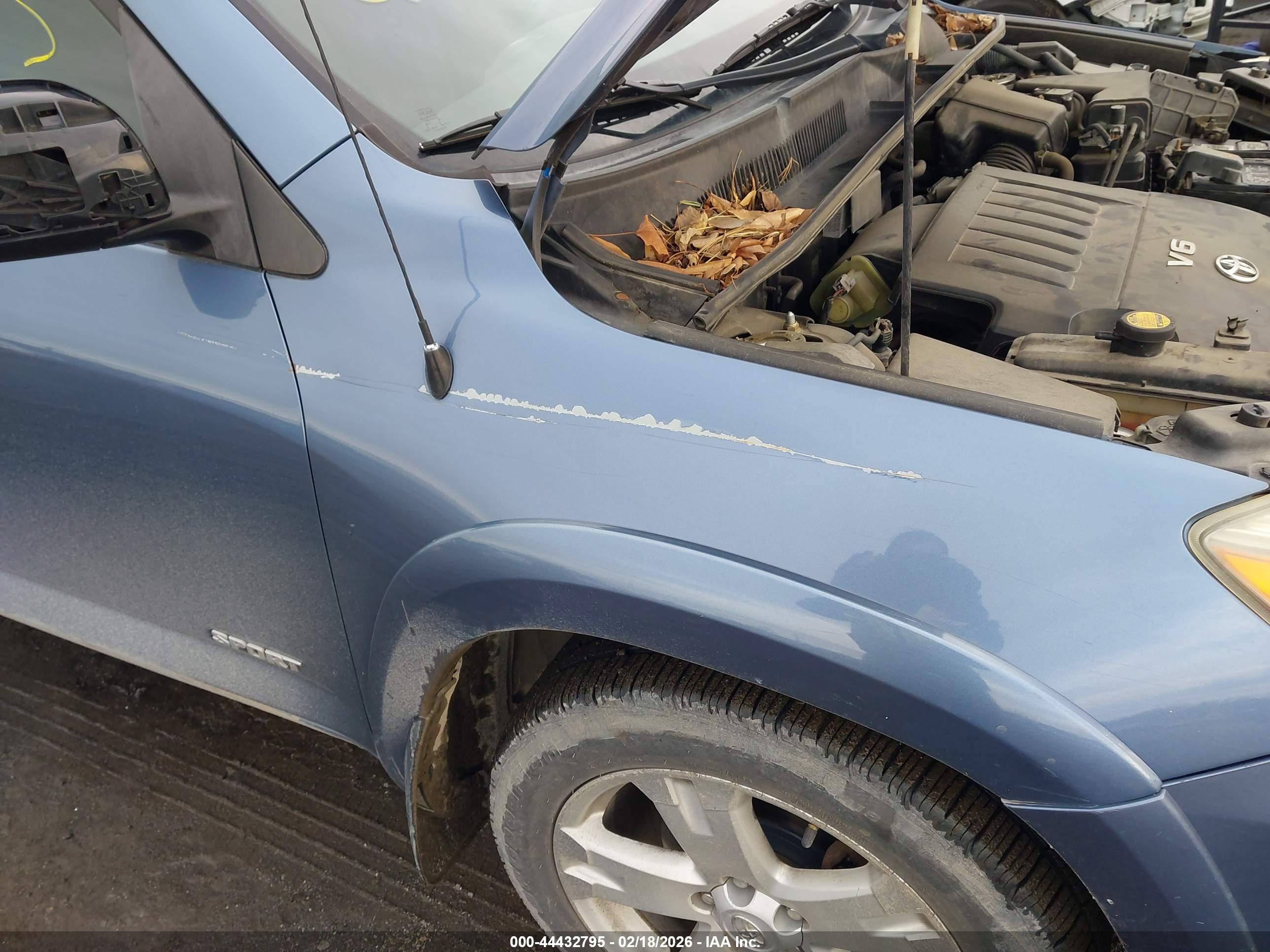 TOYOTA RAV4 image 6