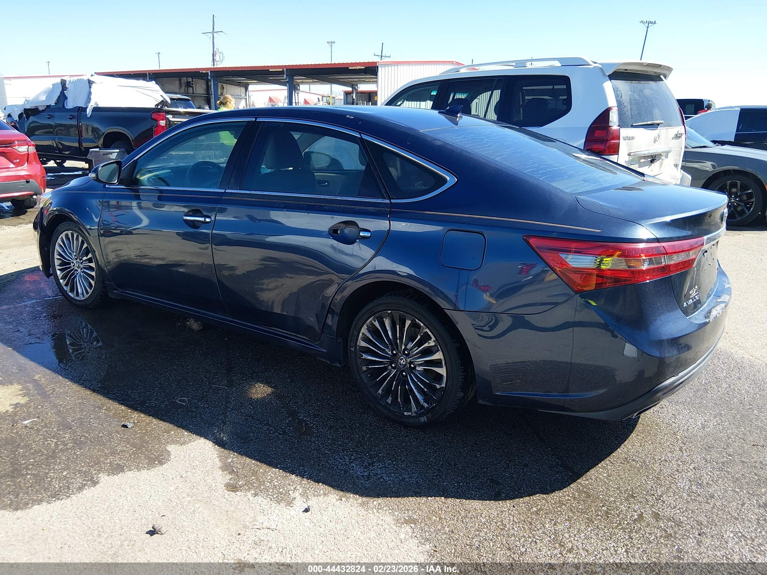 TOYOTA AVALON image 3