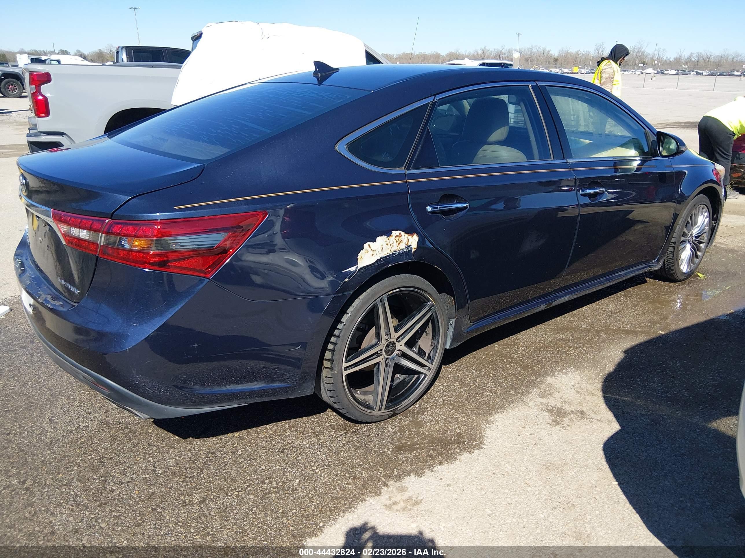 TOYOTA AVALON image 4