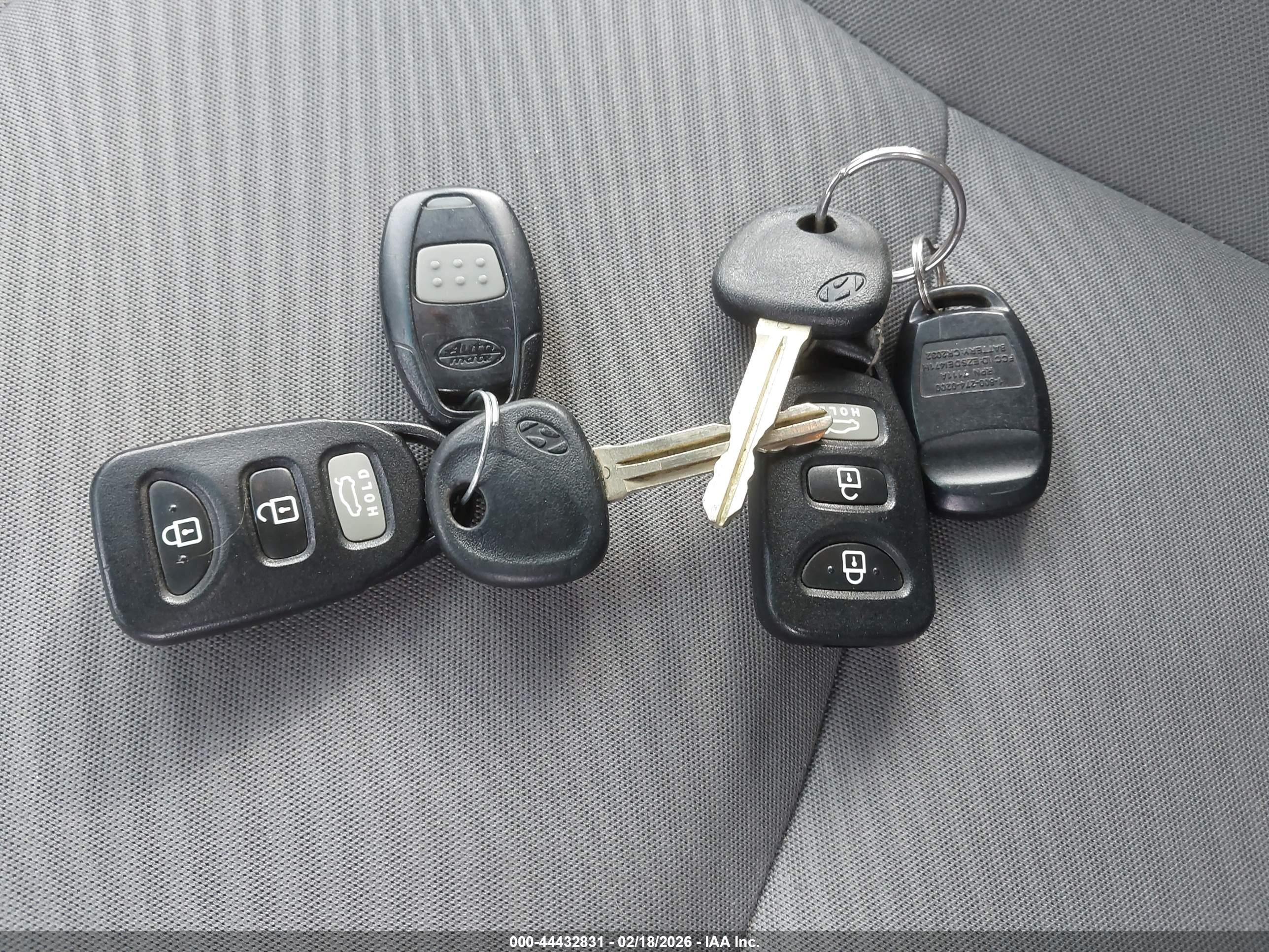 HYUNDAI ELANTRA image 11
